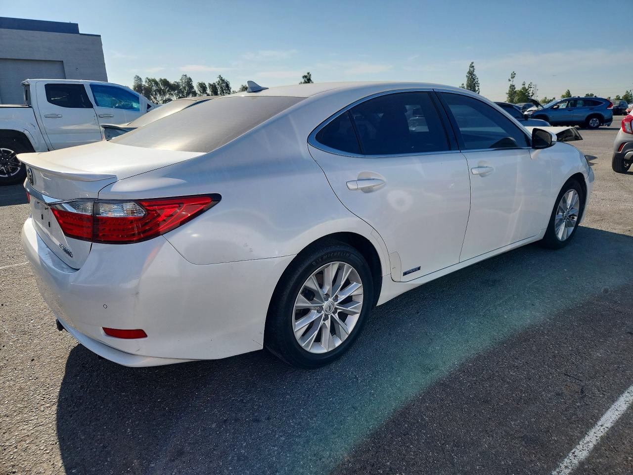 2013 Lexus Es 300h White vin: JTHBW1GGXD2016389