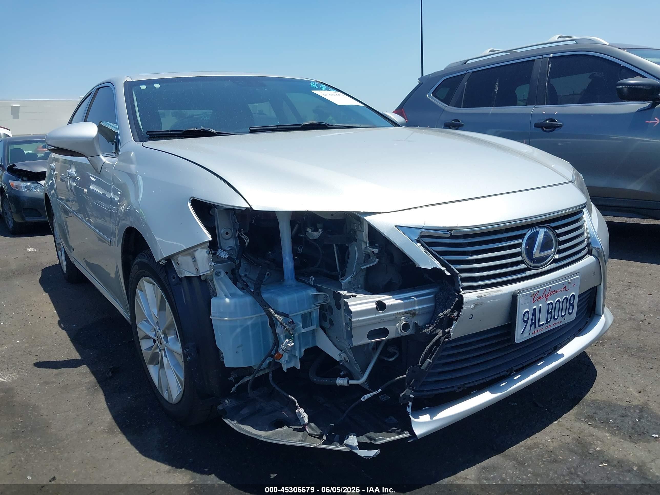 2014 Lexus Es 300h Silver vin: JTHBW1GGXE2058420