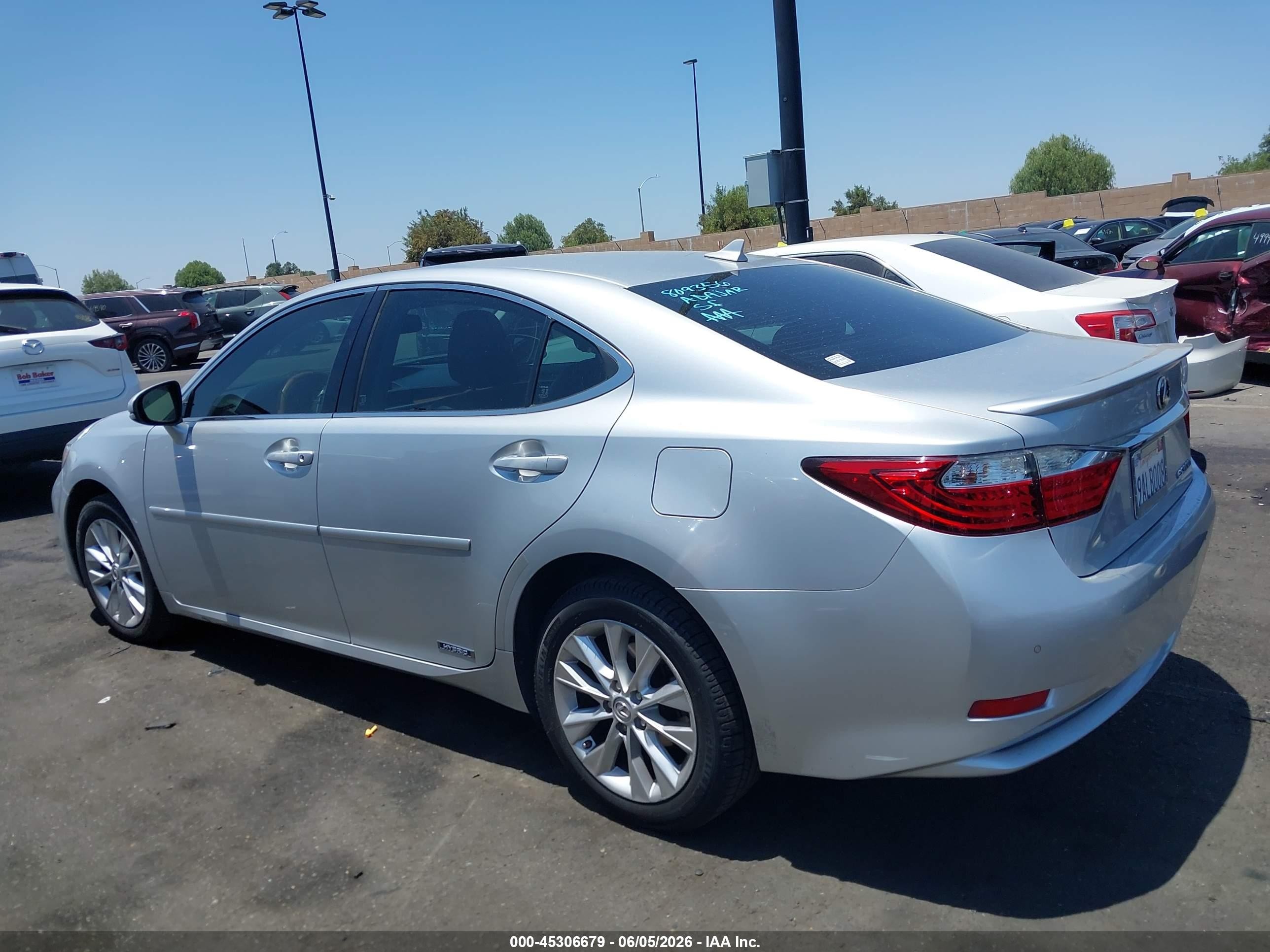 2014 Lexus Es 300h Silver vin: JTHBW1GGXE2058420