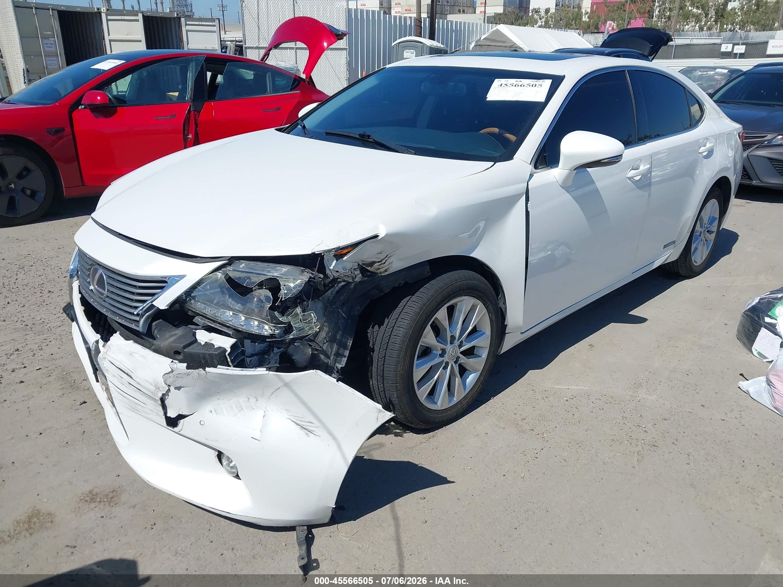 2014 Lexus Es 300h   White vin: JTHBW1GGXE2071328