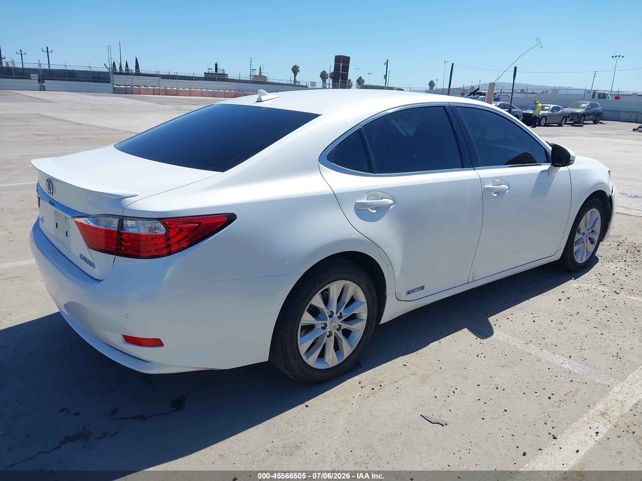 2014 Lexus Es 300h   White vin: JTHBW1GGXE2071328