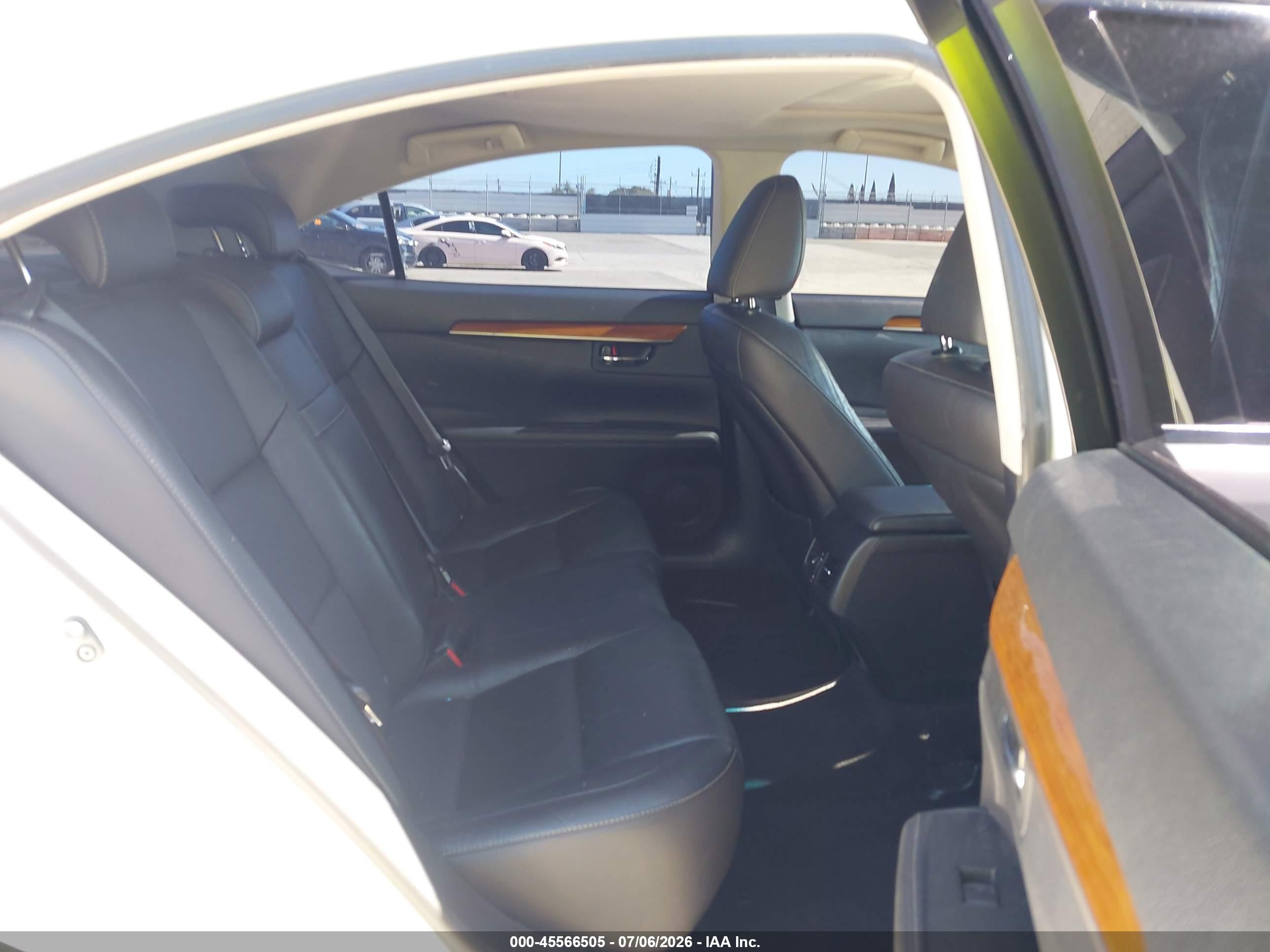 2014 Lexus Es 300h   White vin: JTHBW1GGXE2071328