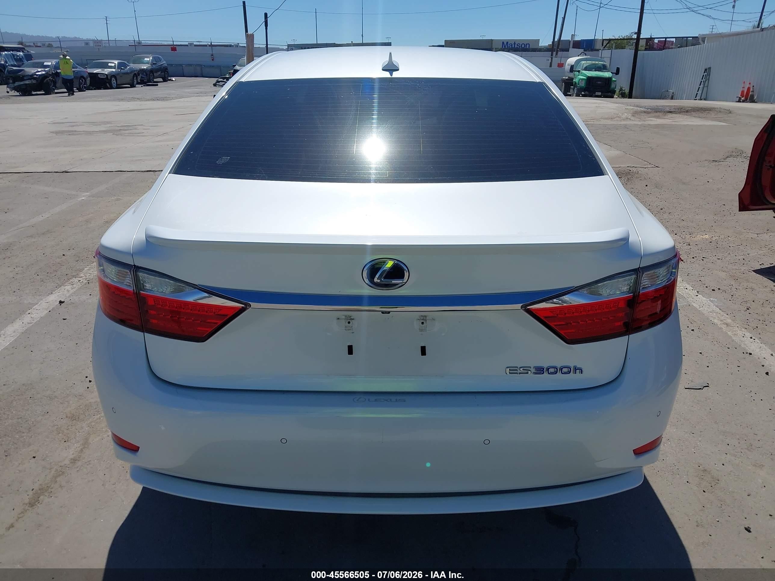 2014 Lexus Es 300h   White vin: JTHBW1GGXE2071328