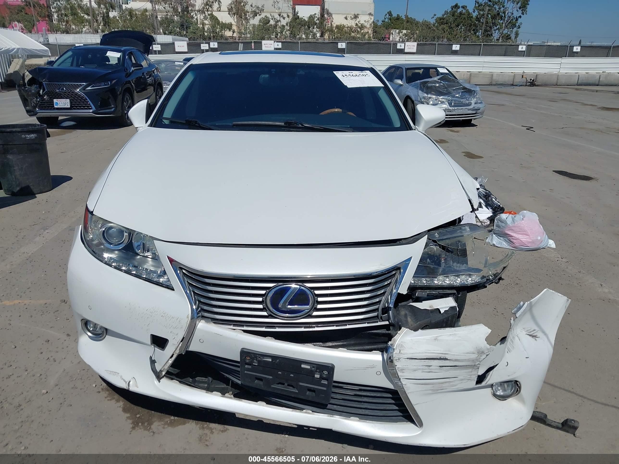2014 Lexus Es 300h   White vin: JTHBW1GGXE2071328