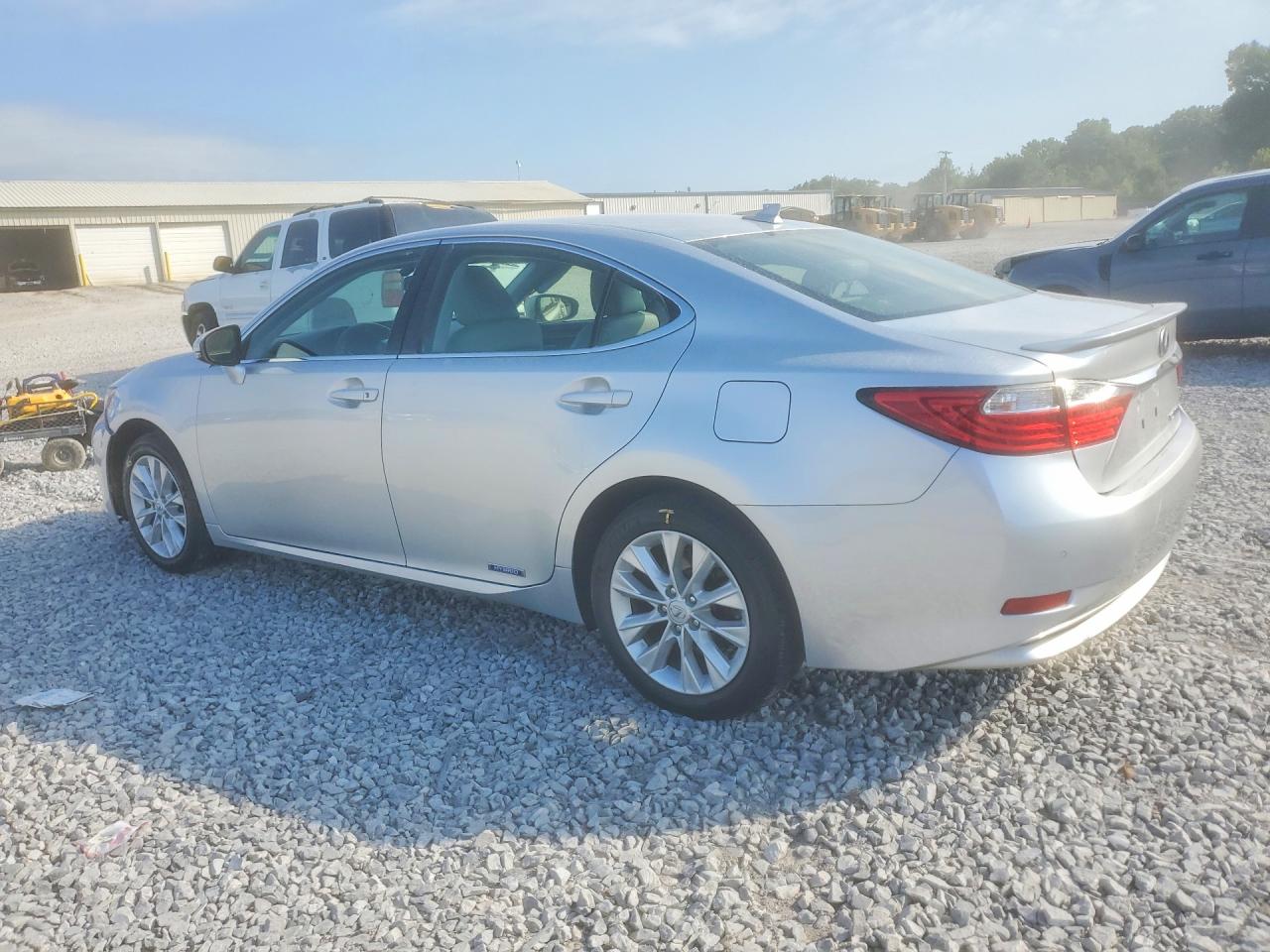 2014 Lexus Es 300h Silver vin: JTHBW1GGXE2073242
