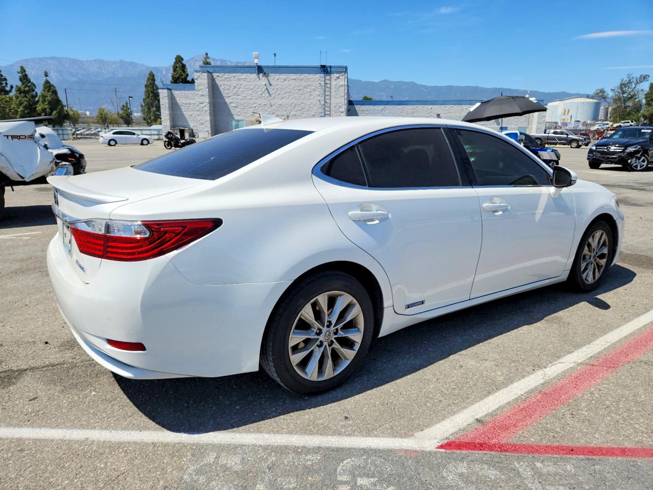 2015 Lexus Es 300h White vin: JTHBW1GGXF2084260