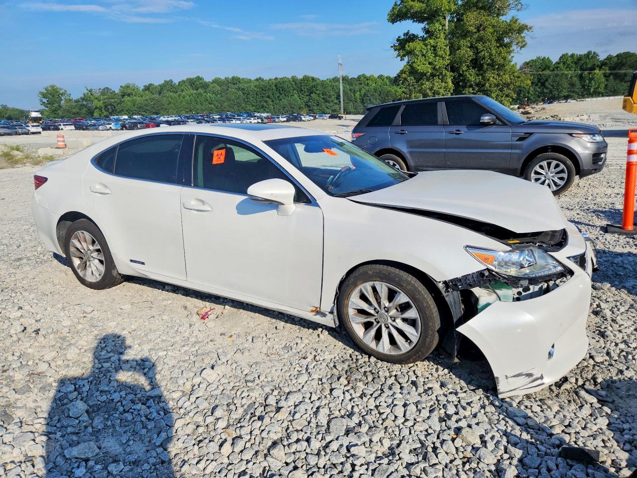 2015 Lexus Es 300h White vin: JTHBW1GGXF2089183