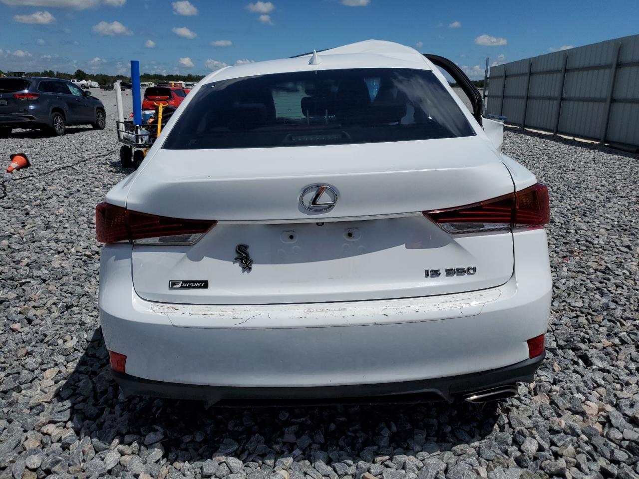 2018 Lexus Is 350 White vin: JTHBZ1D2XJ5032182