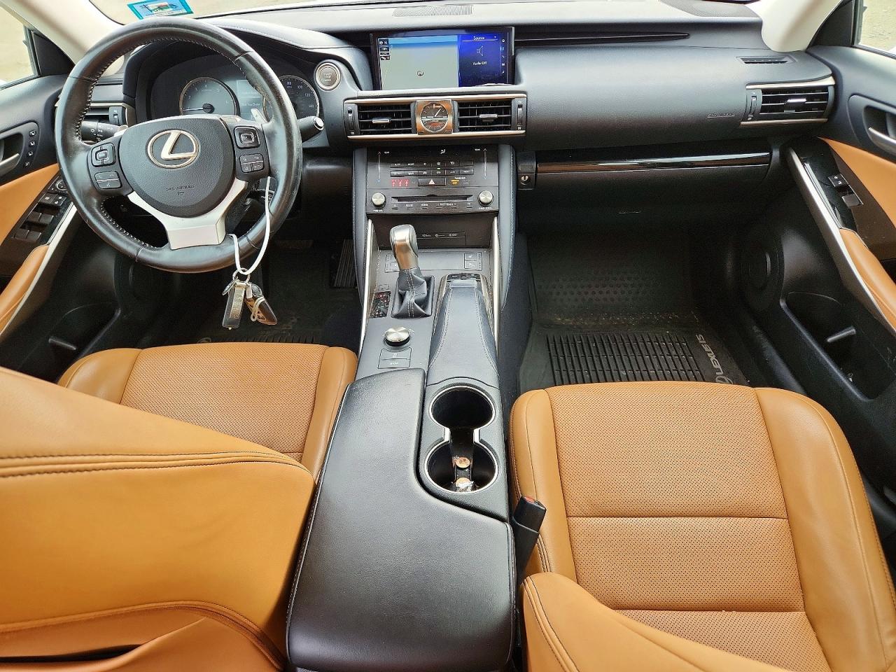 2018 Lexus Is 300 Белый vin: JTHC81D22J5030708