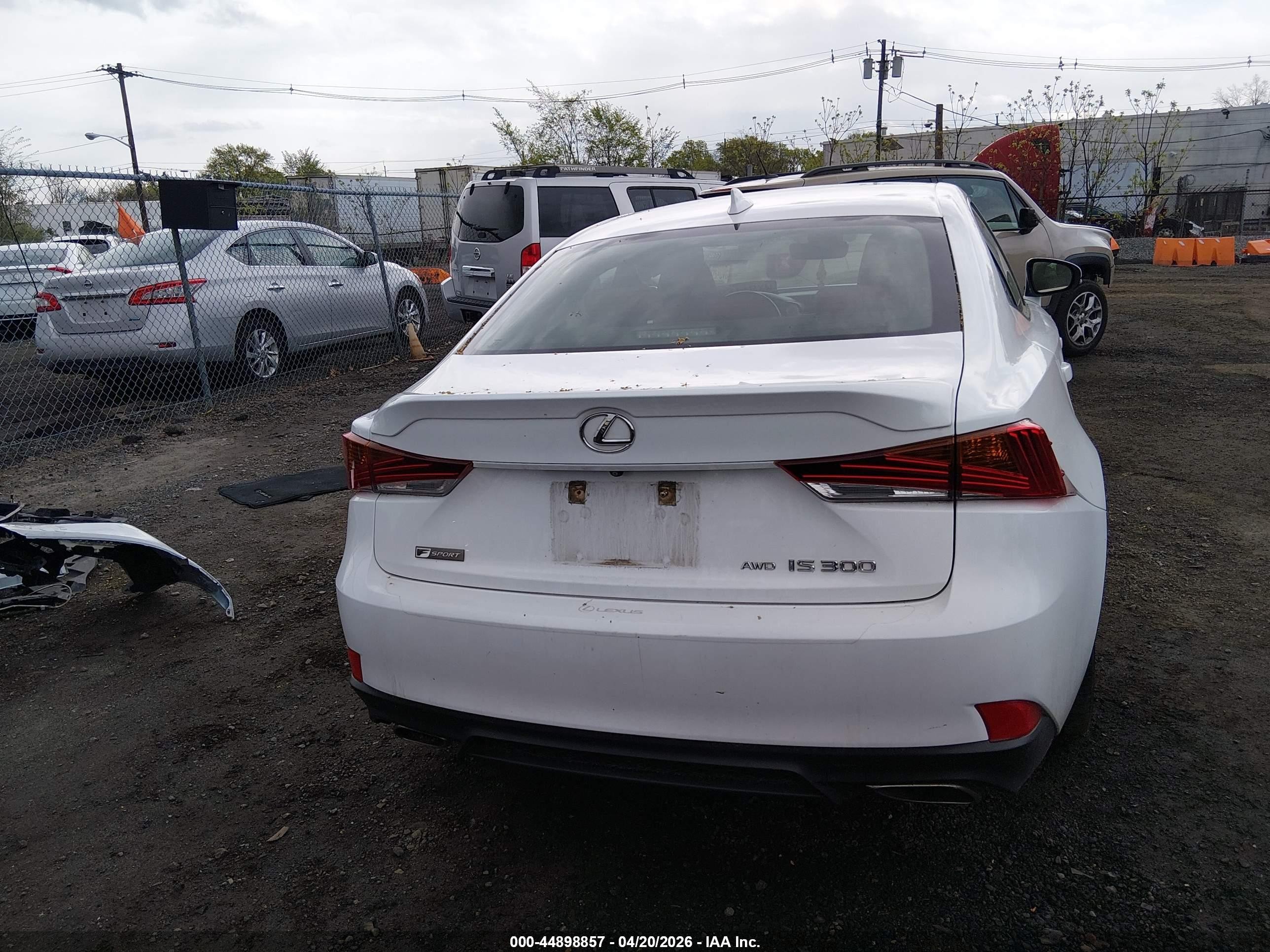 2019 Lexus Is 300   White vin: JTHC81D29K5035423