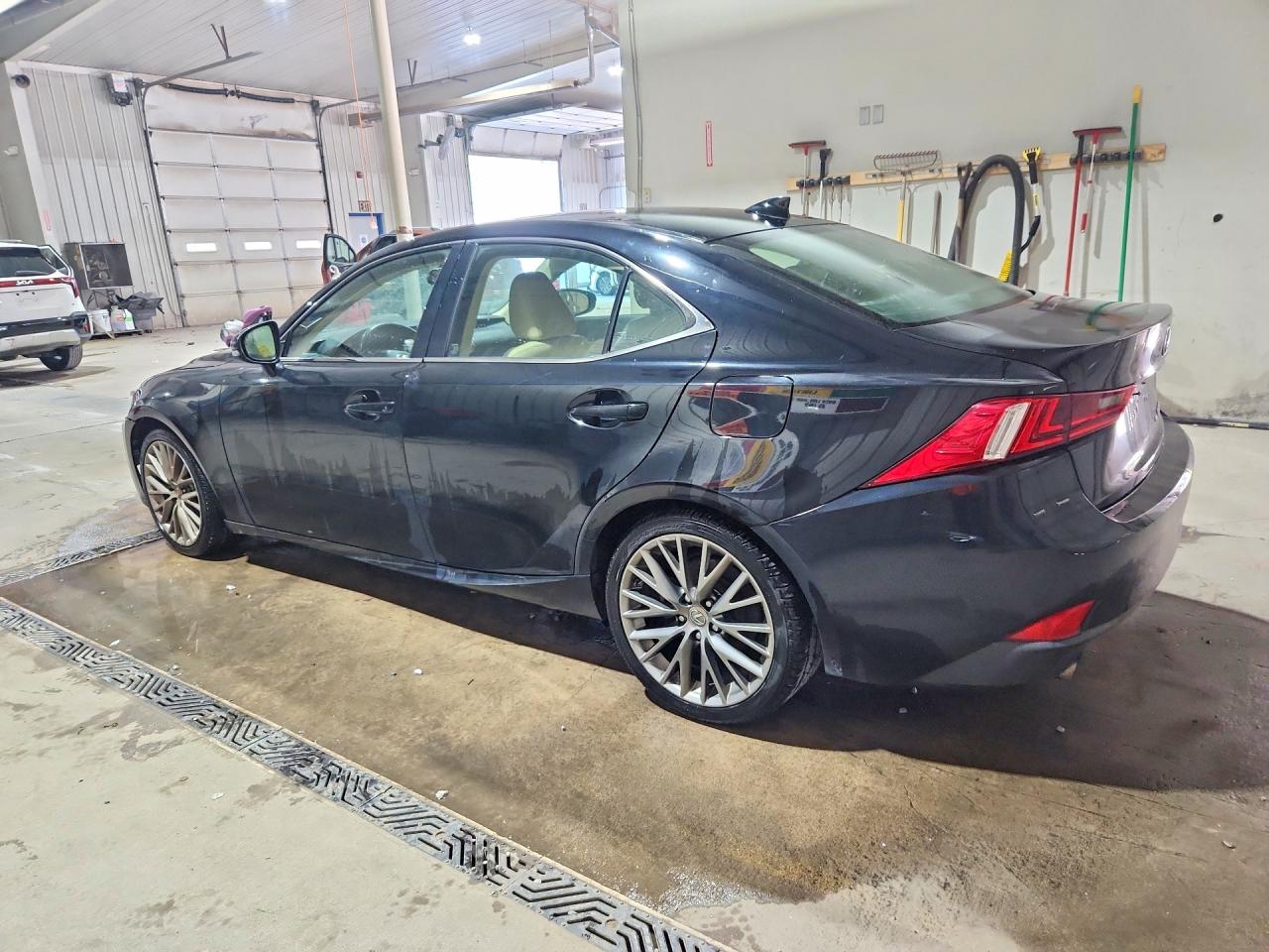 2014 Lexus Is 250 Черный vin: JTHCF1D20E5014115