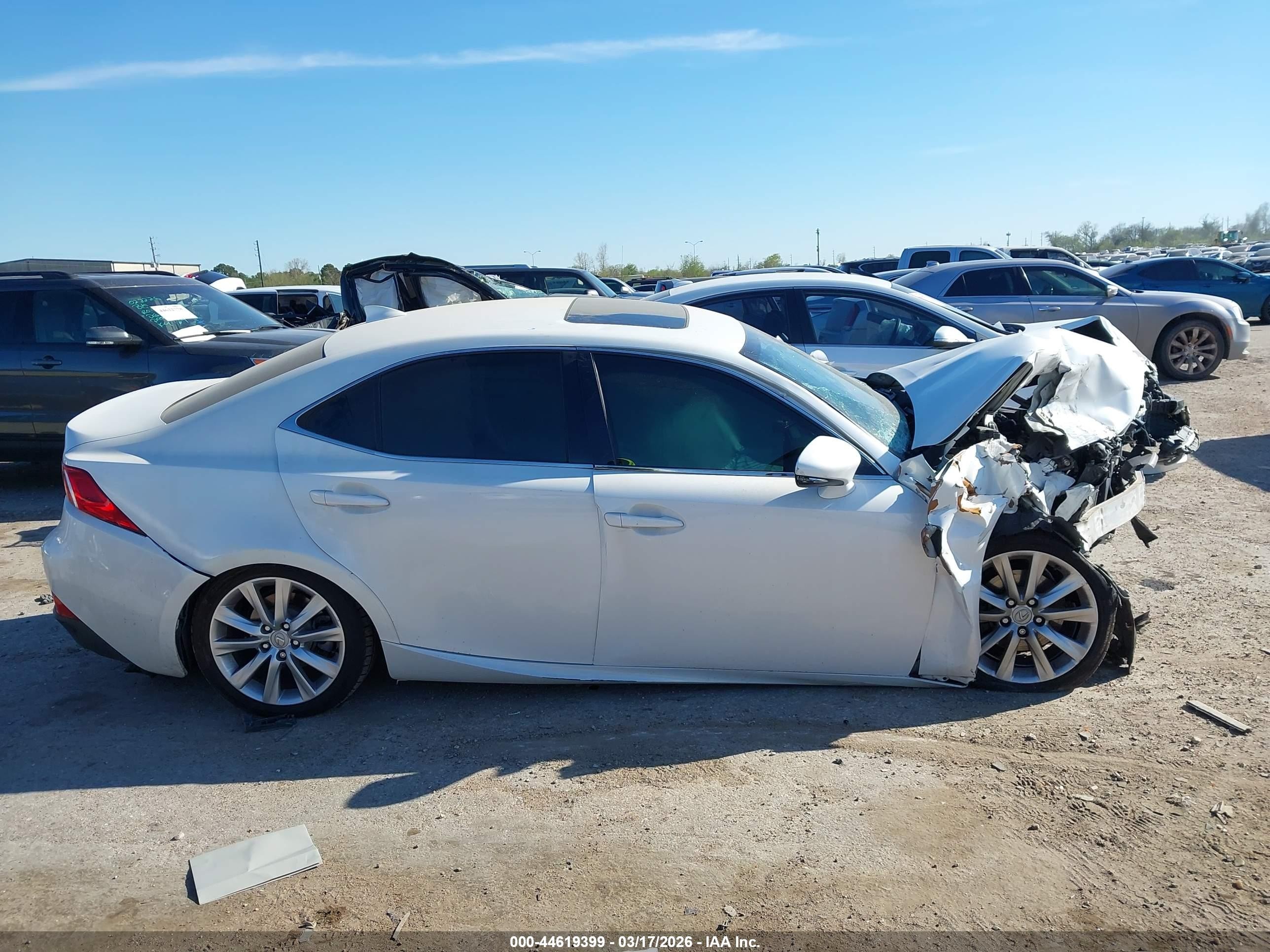 2015 Lexus Is 250   Белый vin: JTHCF1D20F5029280