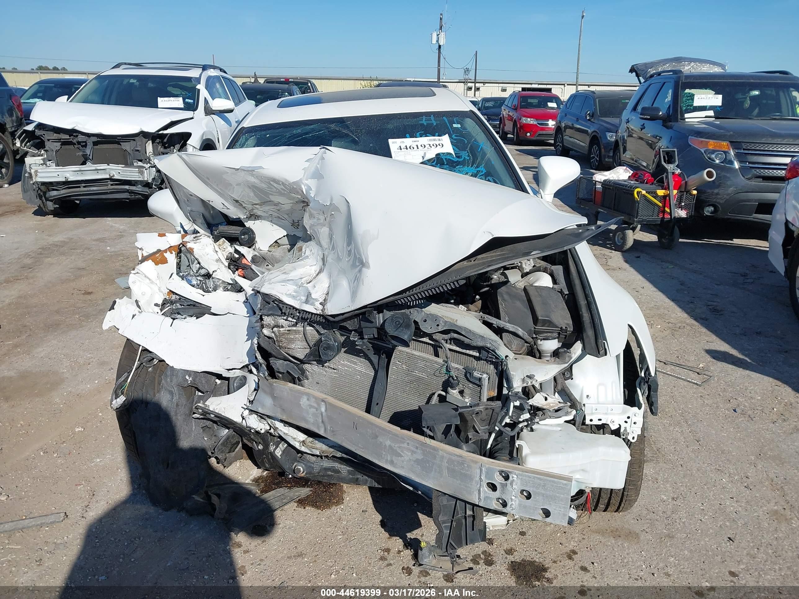 2015 Lexus Is 250   Белый vin: JTHCF1D20F5029280
