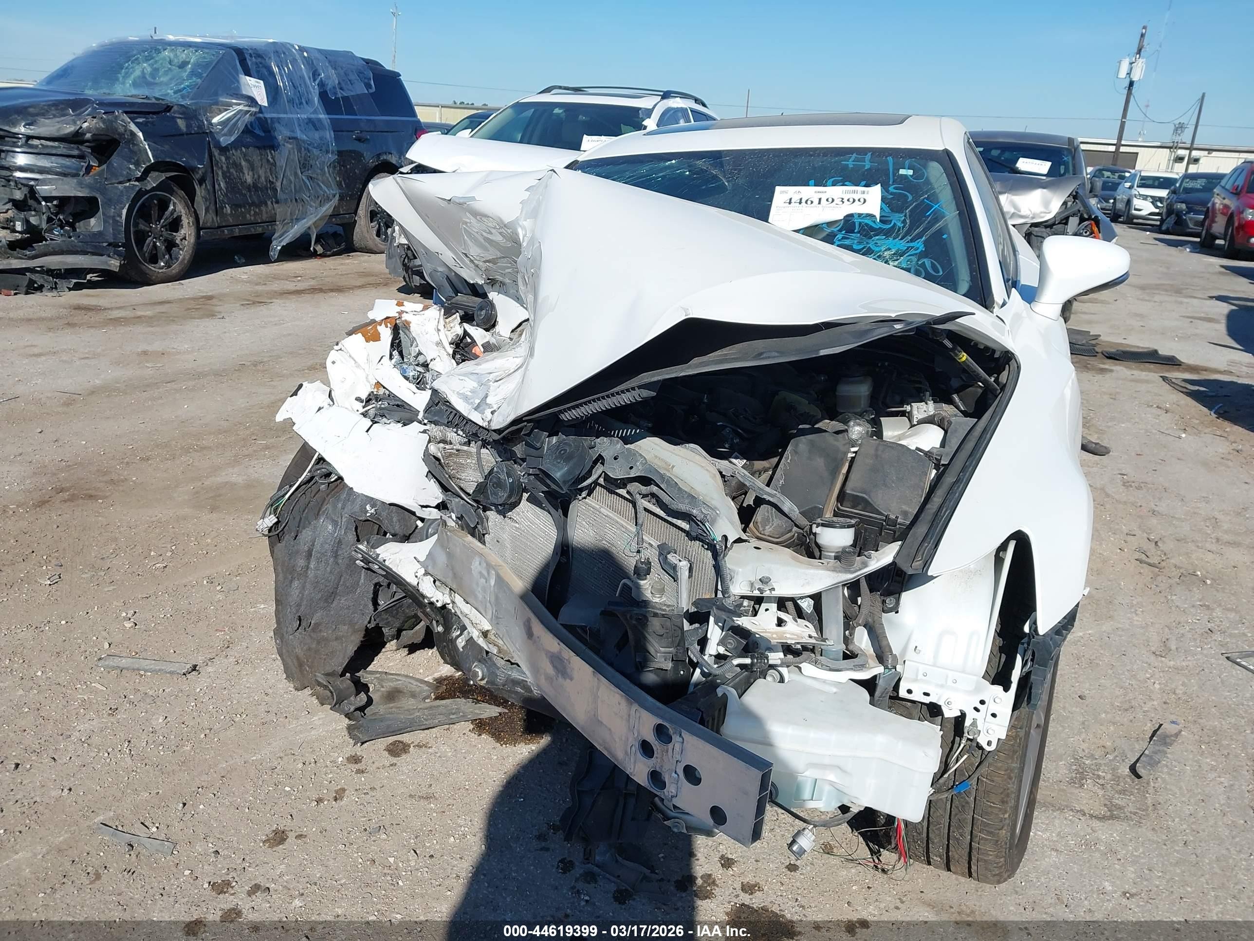 2015 Lexus Is 250   Белый vin: JTHCF1D20F5029280