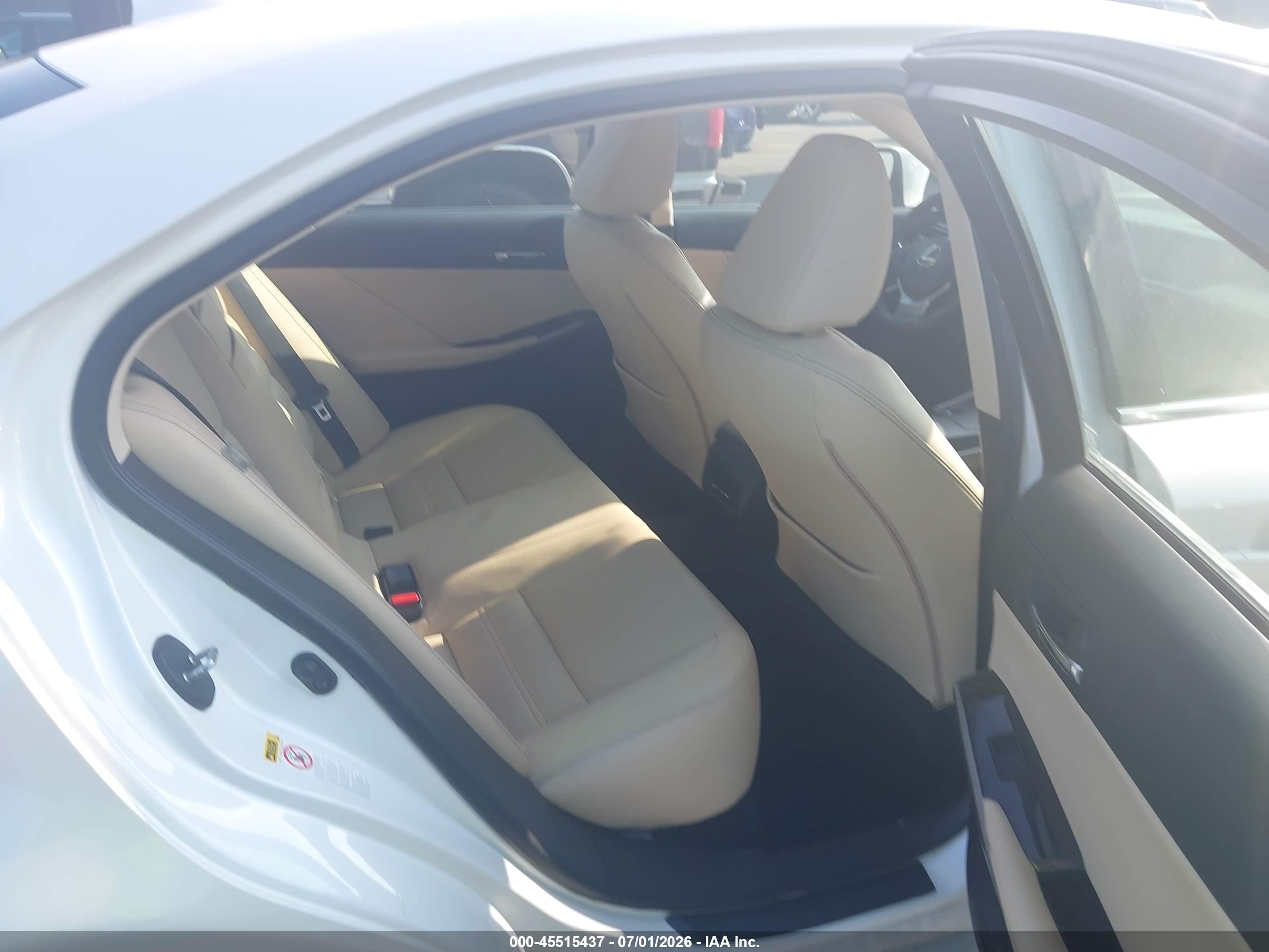 2014 Lexus Is 250   White vin: JTHCF1D2XE5007110