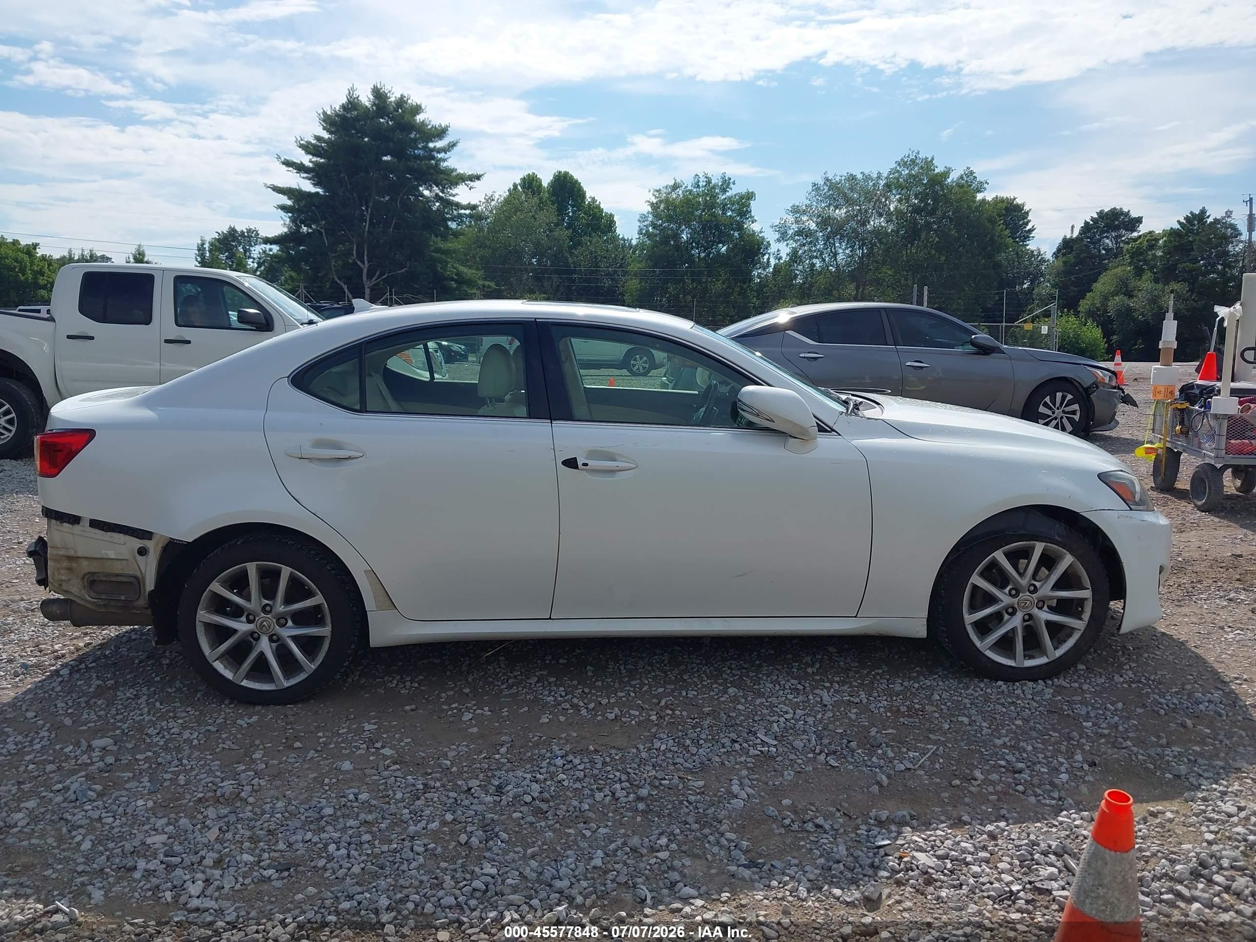 2013 Lexus Is 250   White vin: JTHCF5C21D2036066