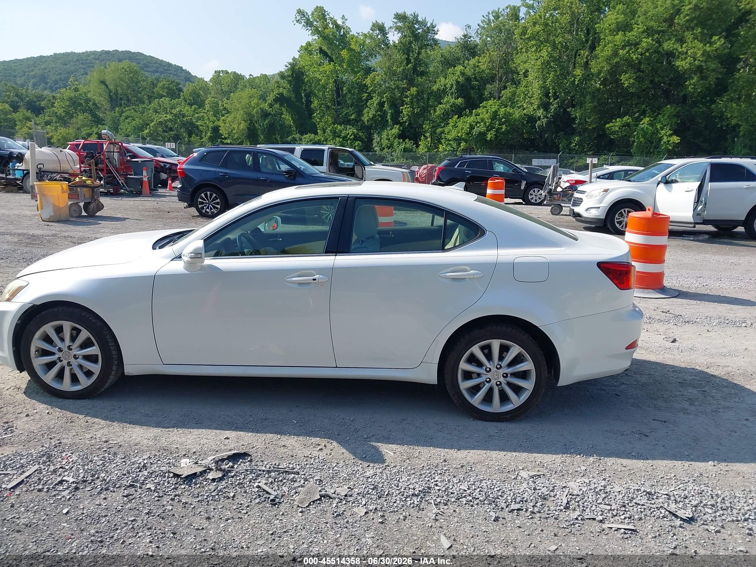 2010 Lexus Is 250   White vin: JTHCF5C22A2032555