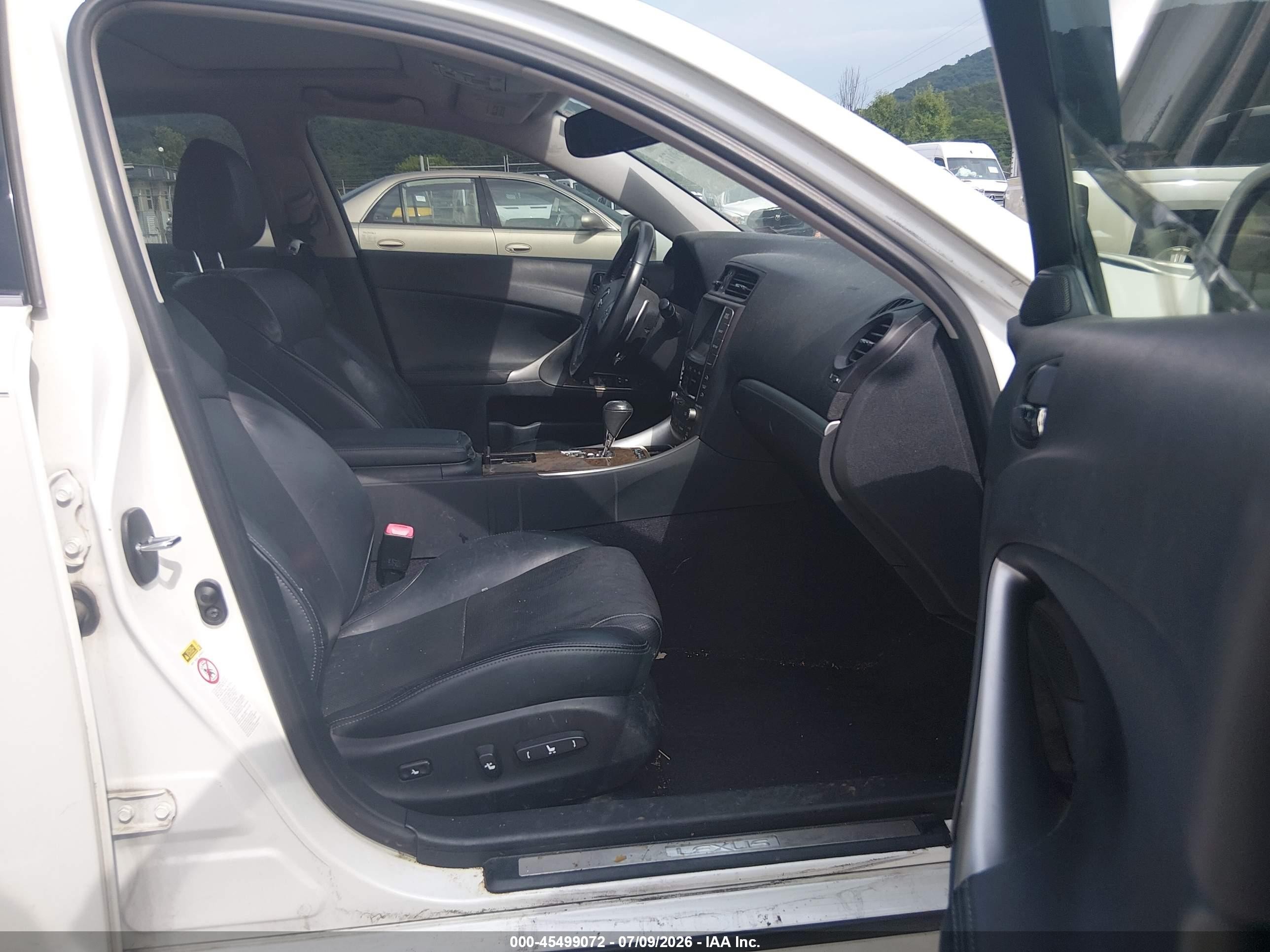 2011 Lexus Is 250   White vin: JTHCF5C27B5052218