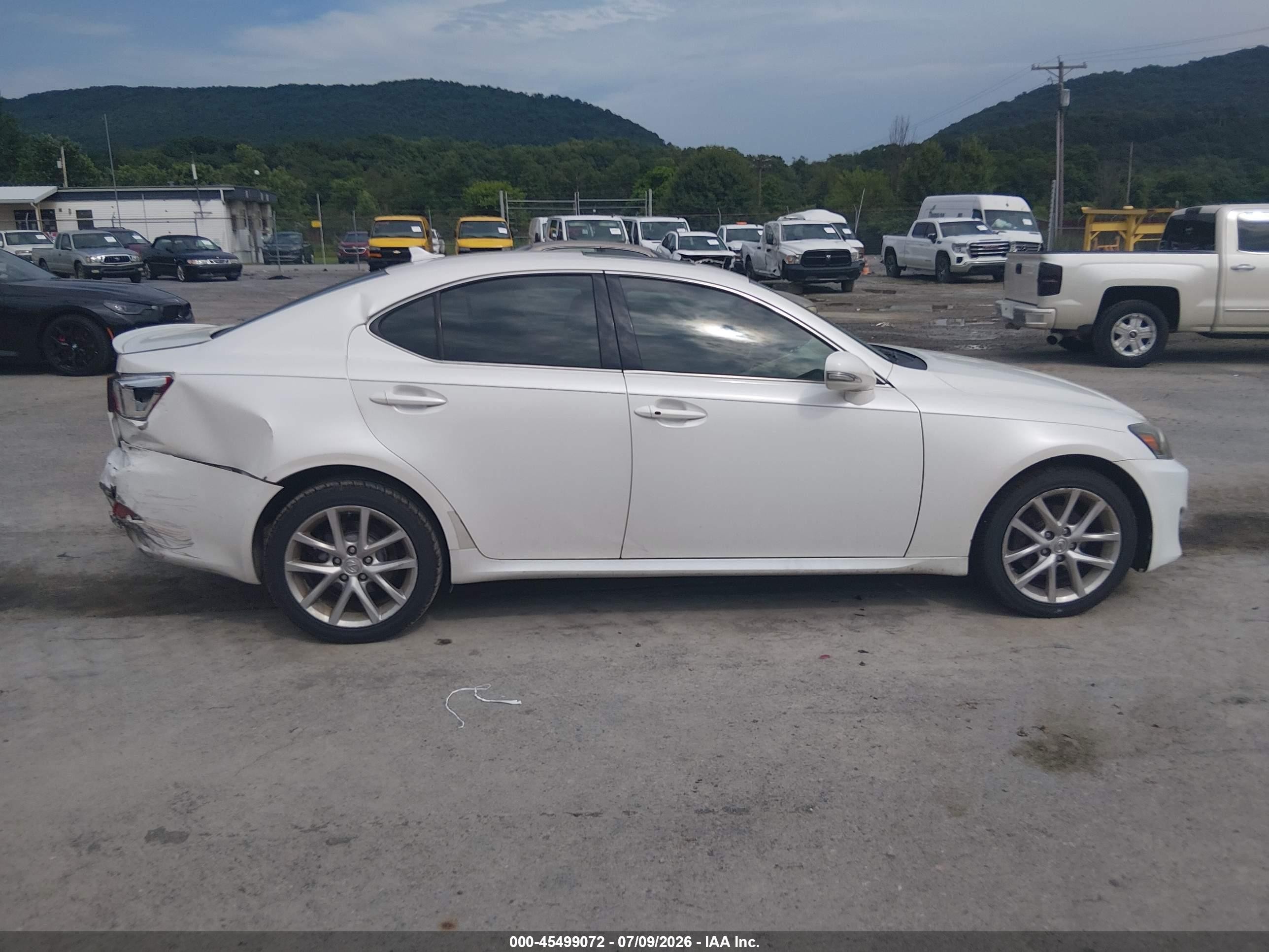 2011 Lexus Is 250   White vin: JTHCF5C27B5052218
