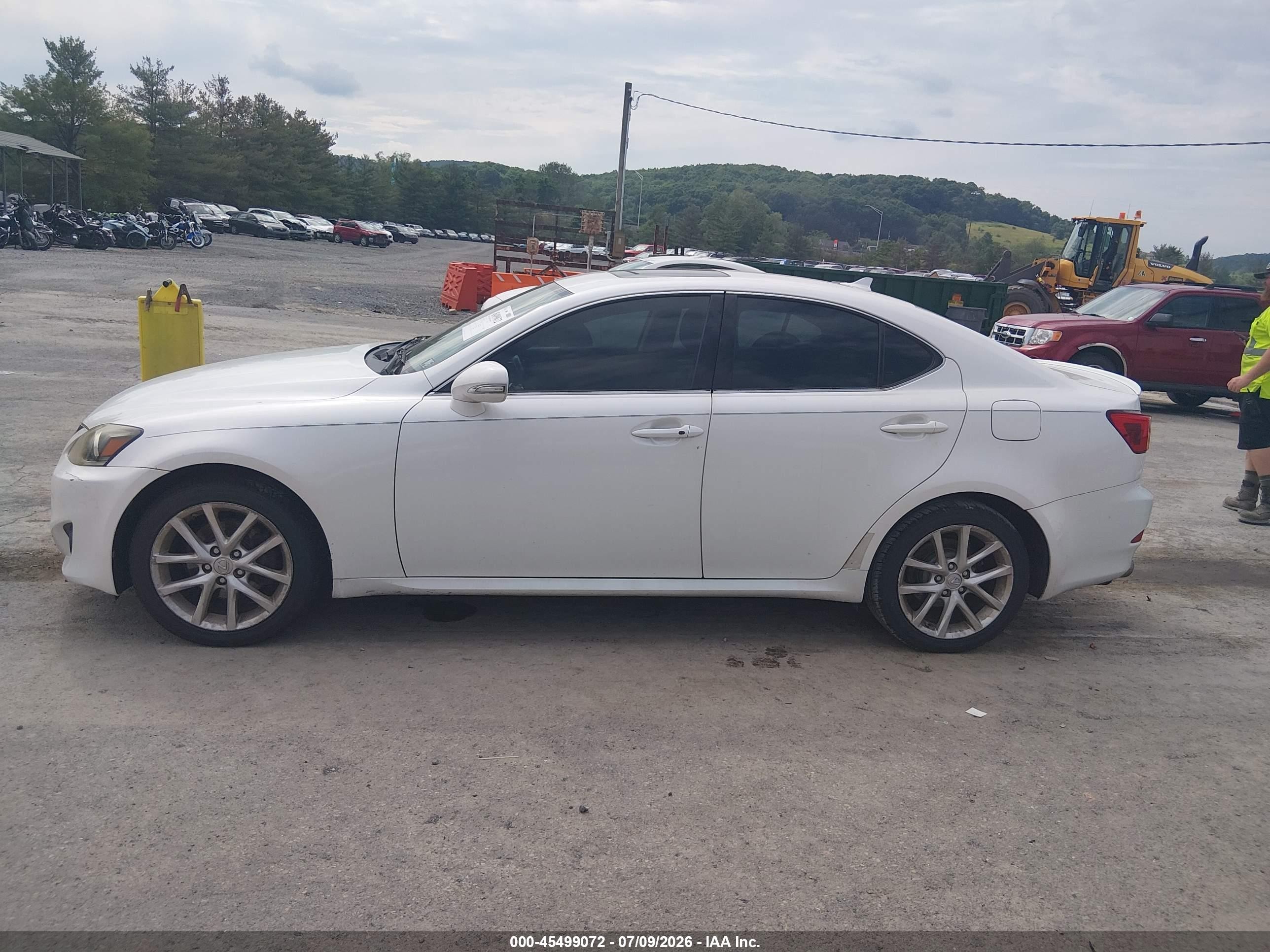2011 Lexus Is 250   White vin: JTHCF5C27B5052218