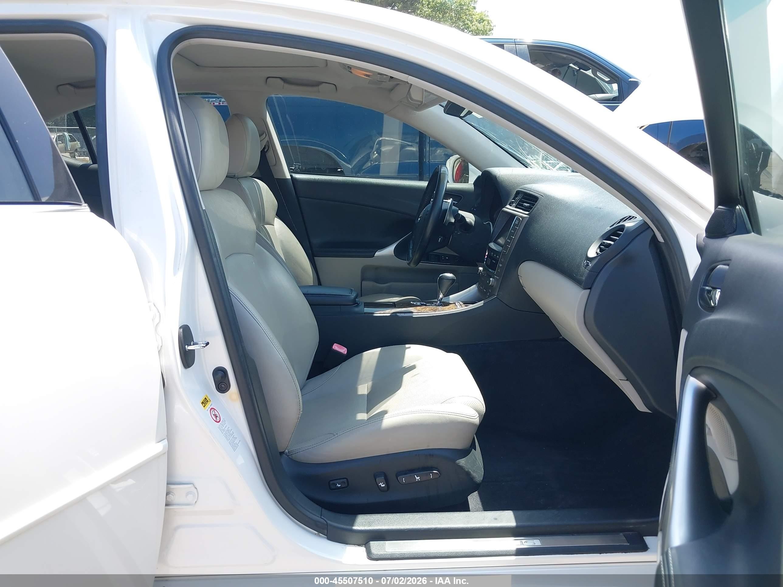 2009 Lexus Is 250   White vin: JTHCK262495032718