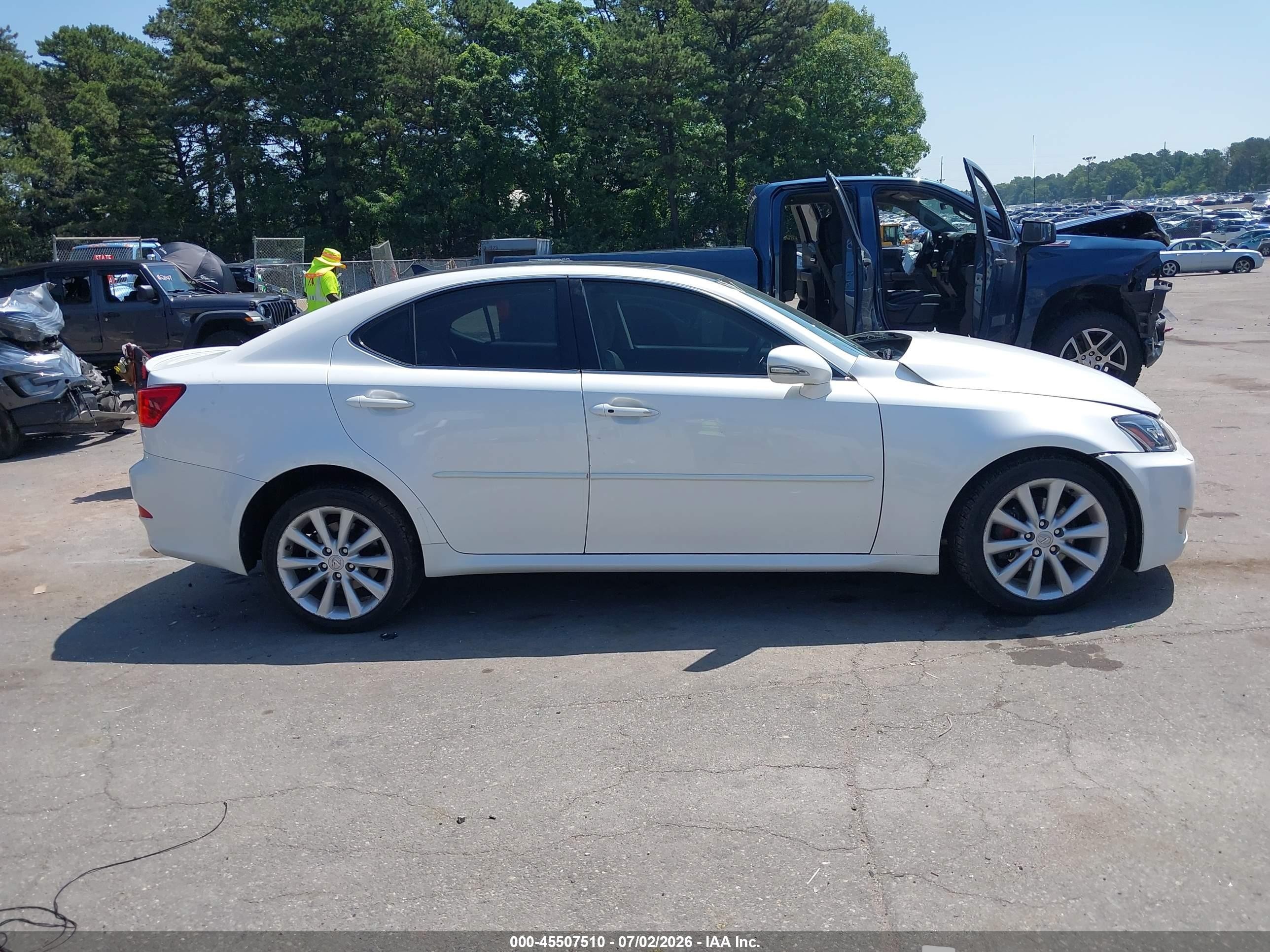 2009 Lexus Is 250   White vin: JTHCK262495032718