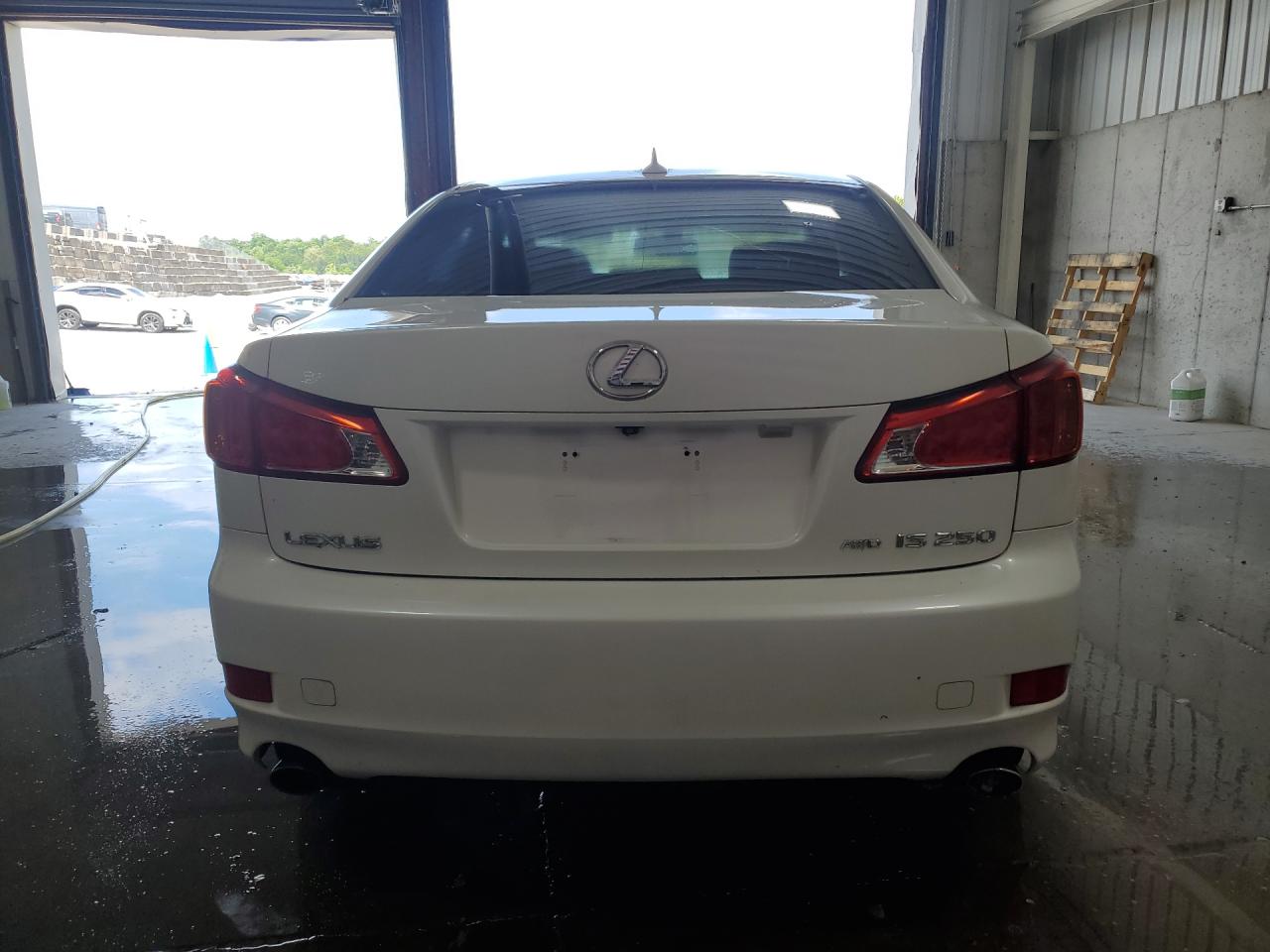 2009 Lexus Is 250 White vin: JTHCK262495032928 Damage: Rear Bumper/Cover, Scraped, 1/8 To 1/2 Inch