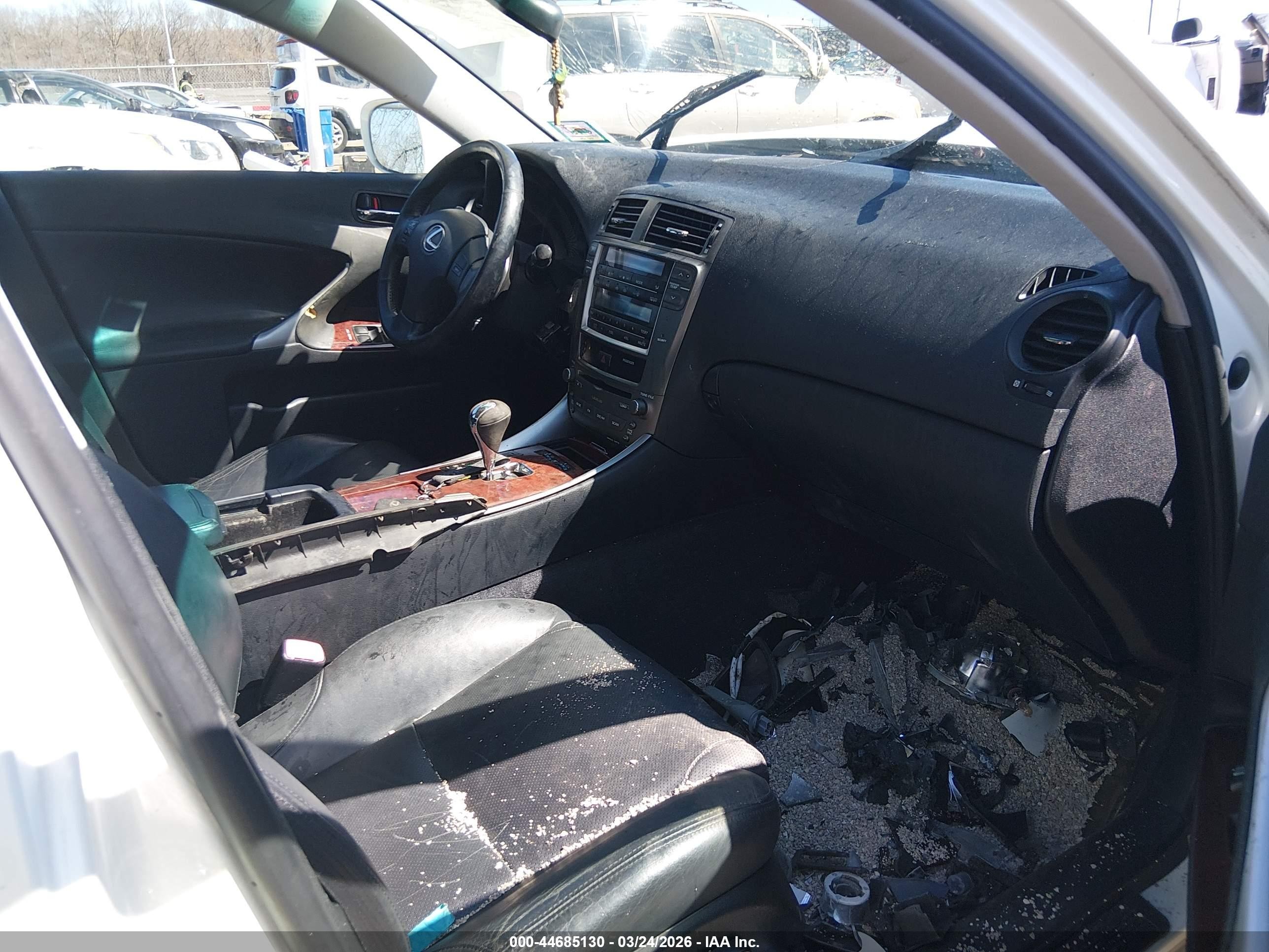 2007 Lexus Is 250   White vin: JTHCK262X72019664