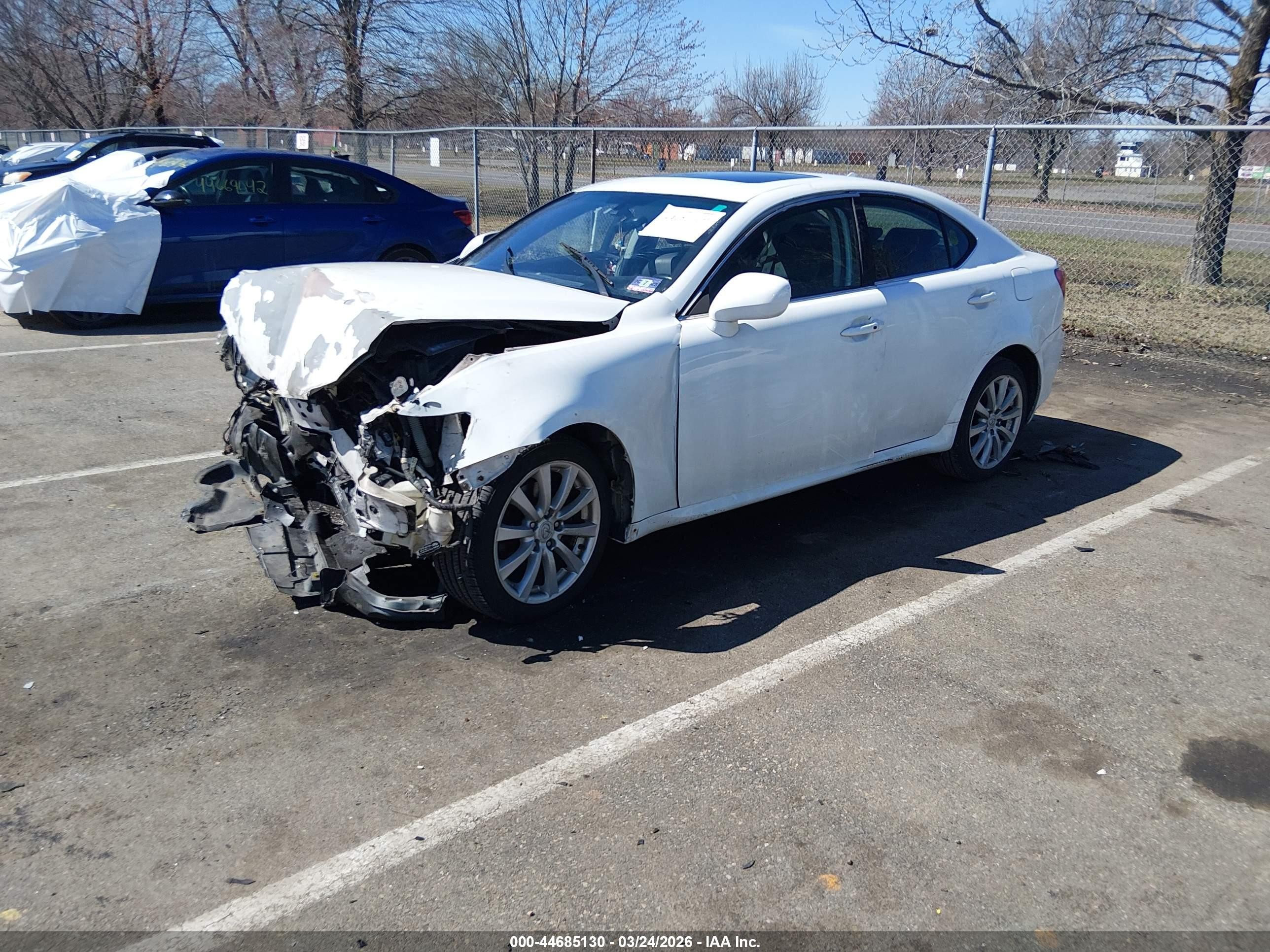 2007 Lexus Is 250   White vin: JTHCK262X72019664