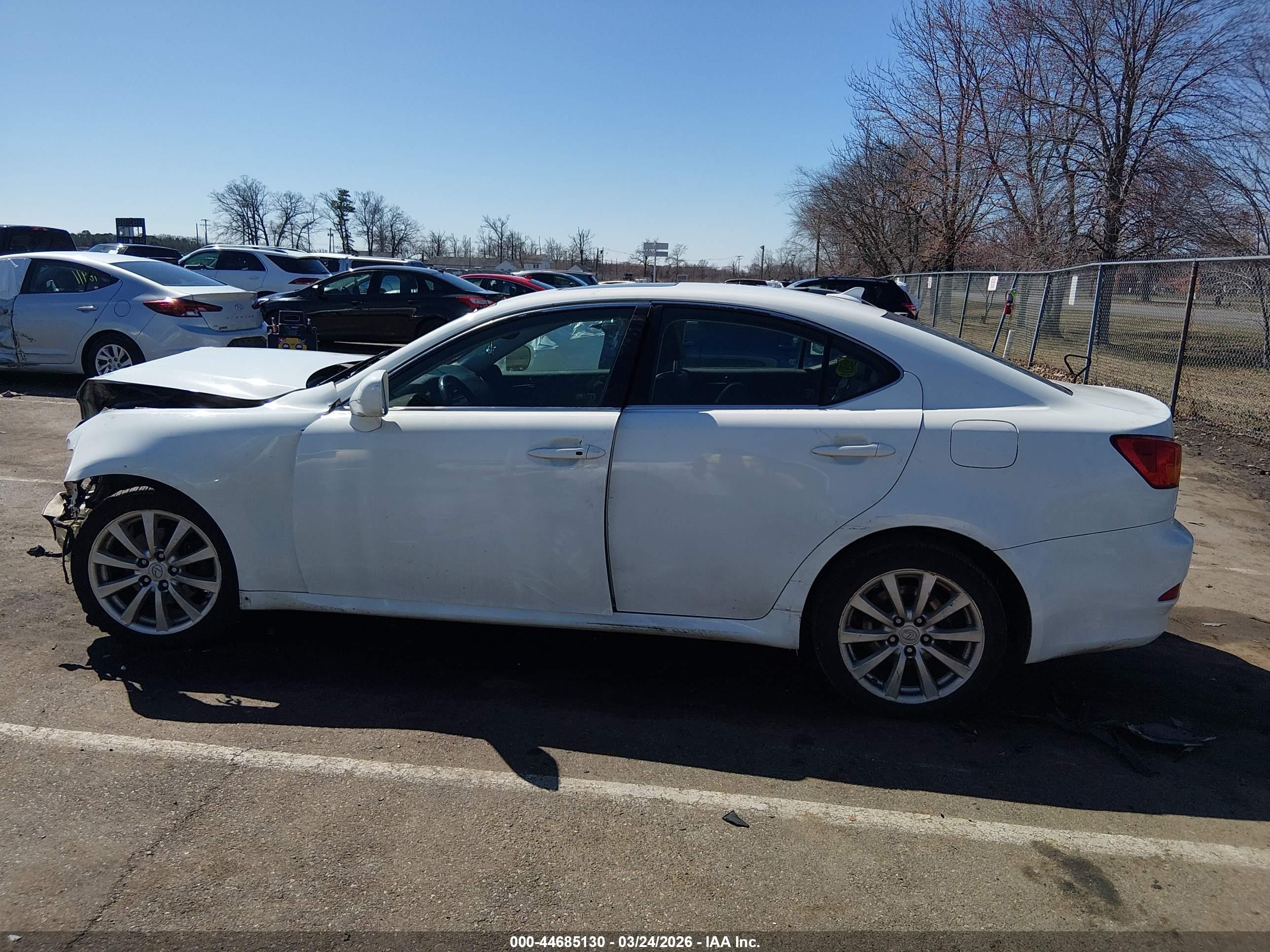 2007 Lexus Is 250   White vin: JTHCK262X72019664