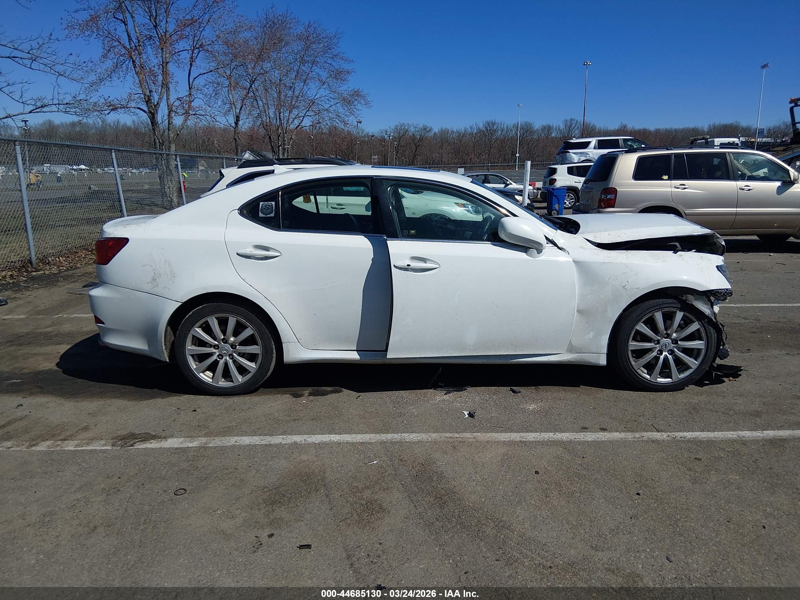 2007 Lexus Is 250   White vin: JTHCK262X72019664
