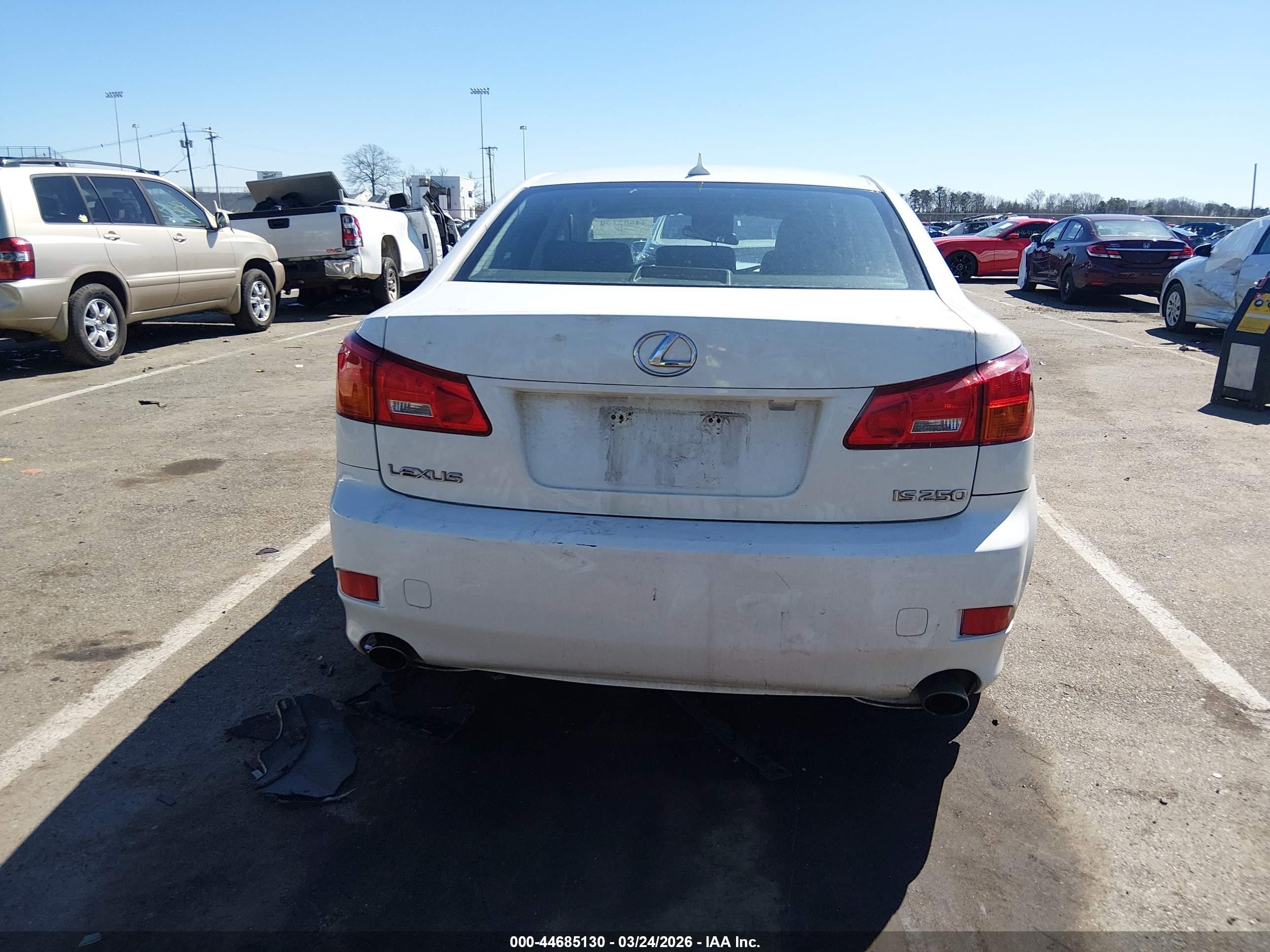 2007 Lexus Is 250   White vin: JTHCK262X72019664