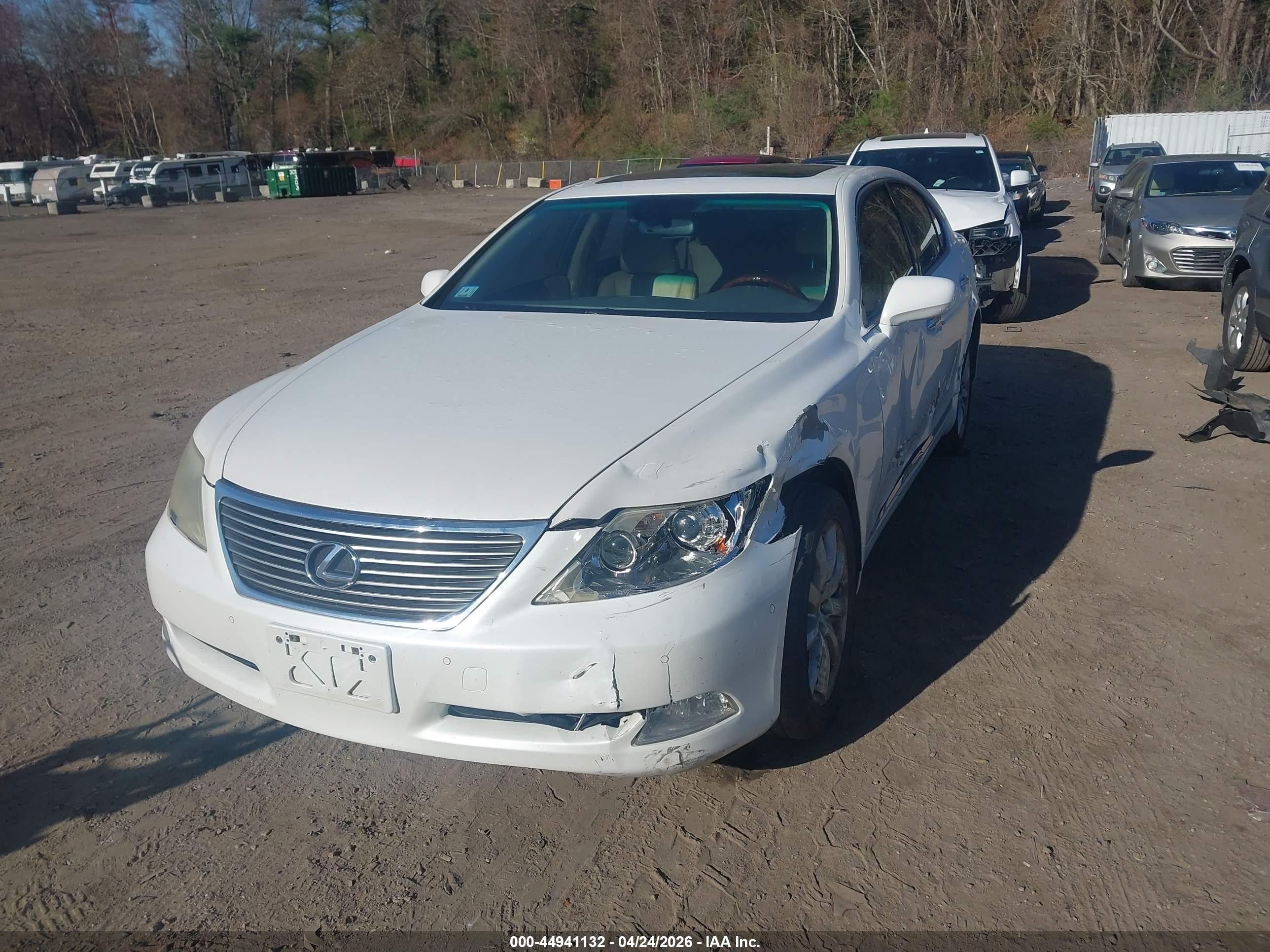 2009 Lexus Ls 460   White vin: JTHCL46F895003203