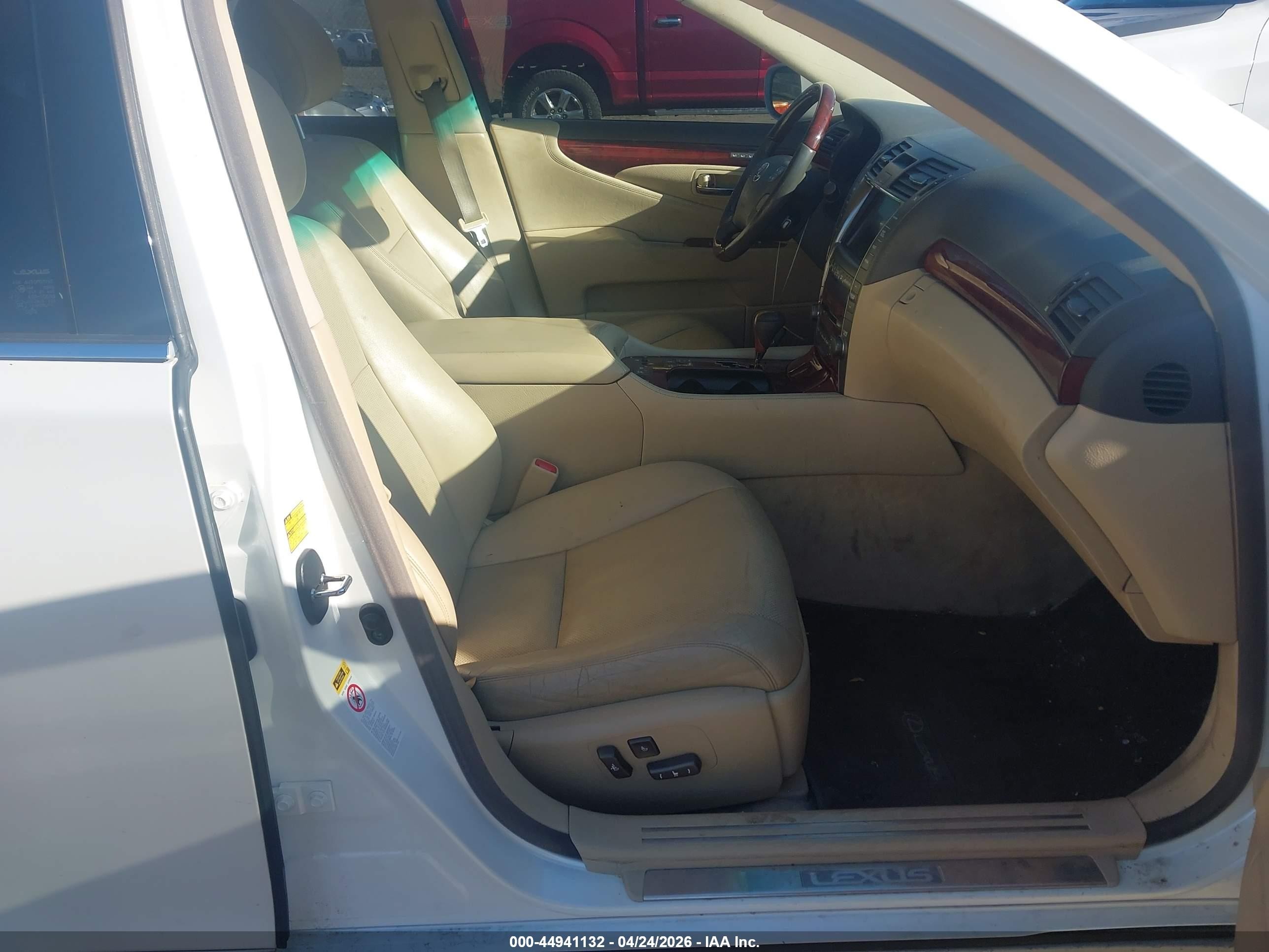 2009 Lexus Ls 460   White vin: JTHCL46F895003203