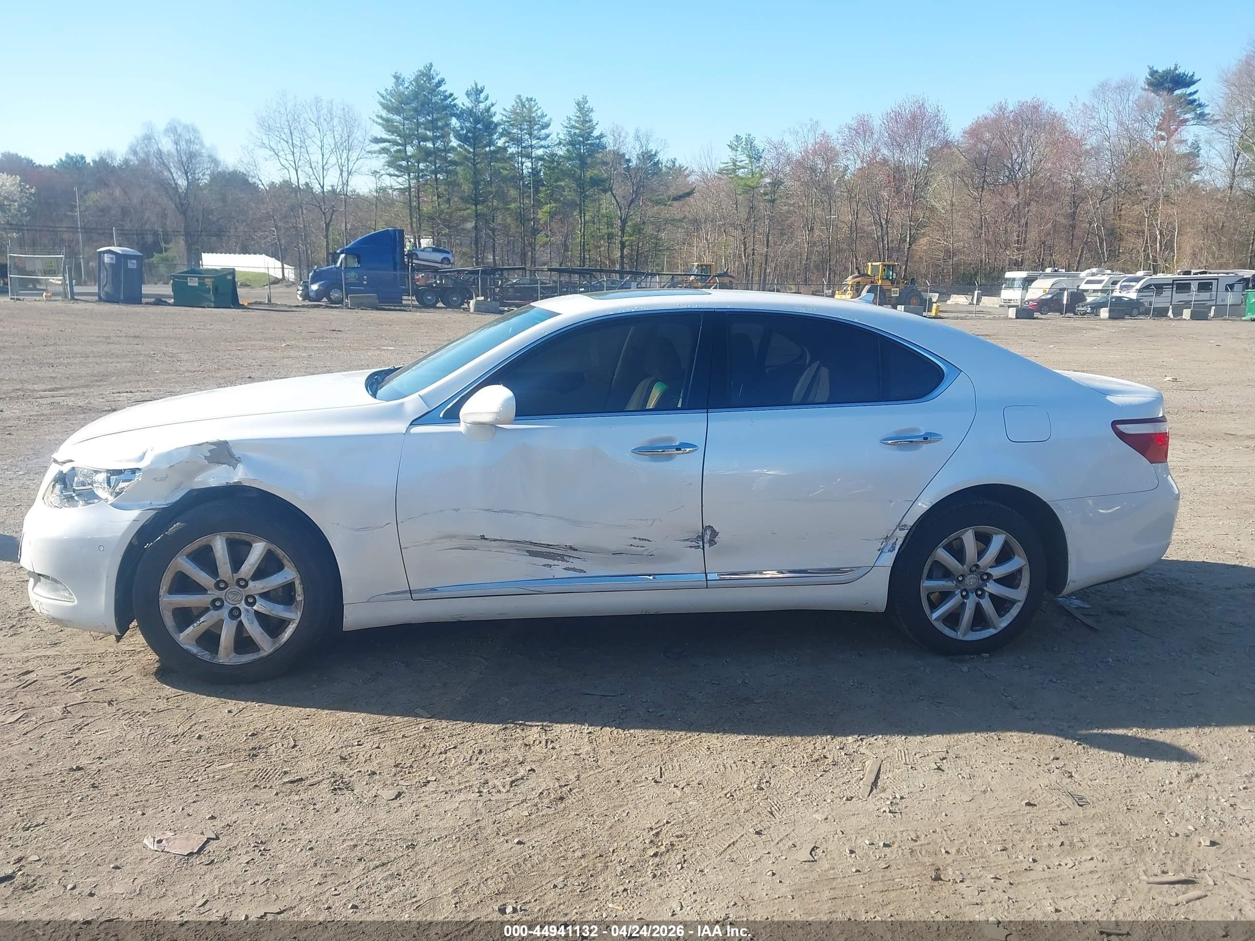 2009 Lexus Ls 460   White vin: JTHCL46F895003203