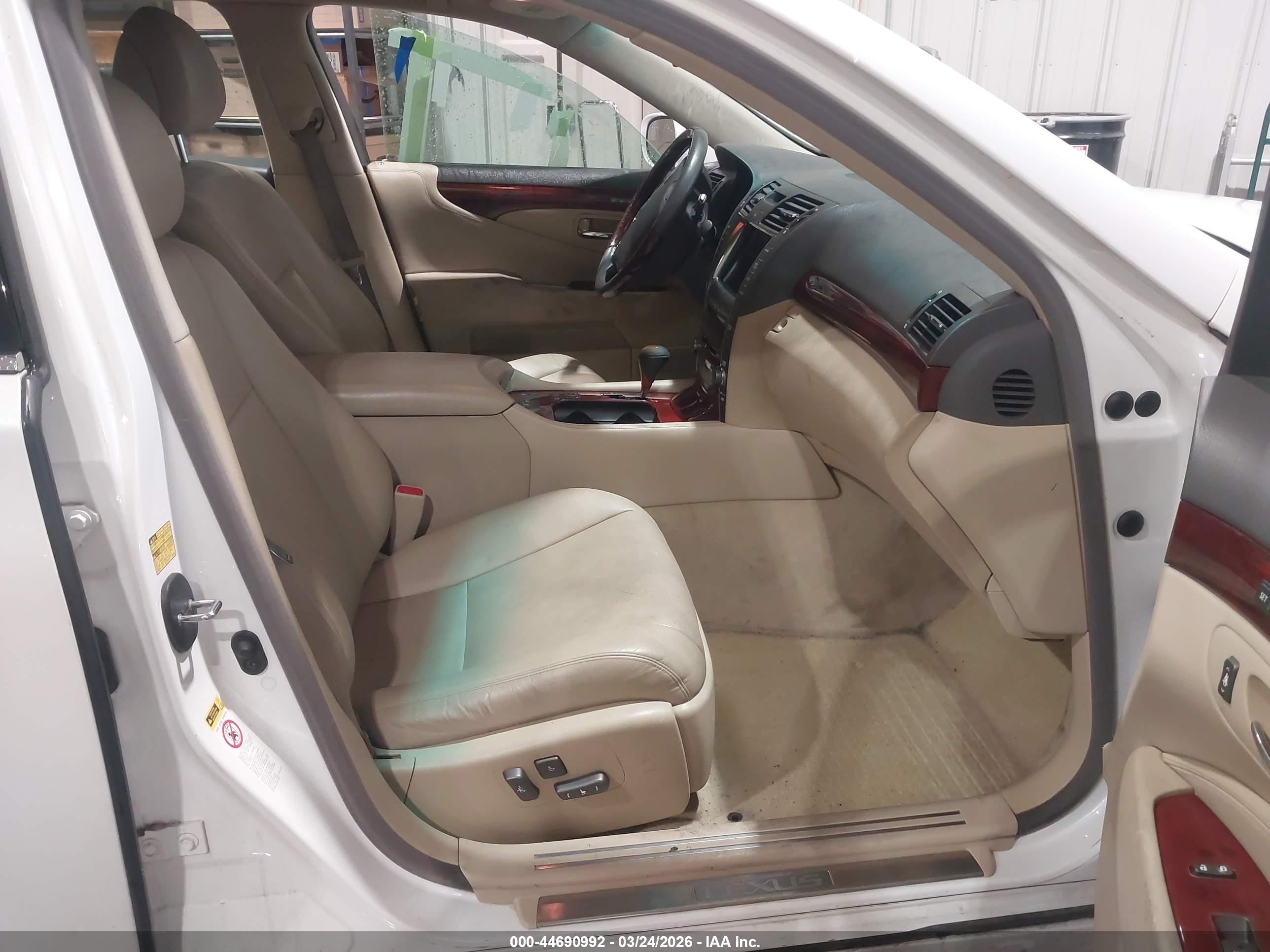 2009 Lexus Ls 460   White vin: JTHCL46FX95002327