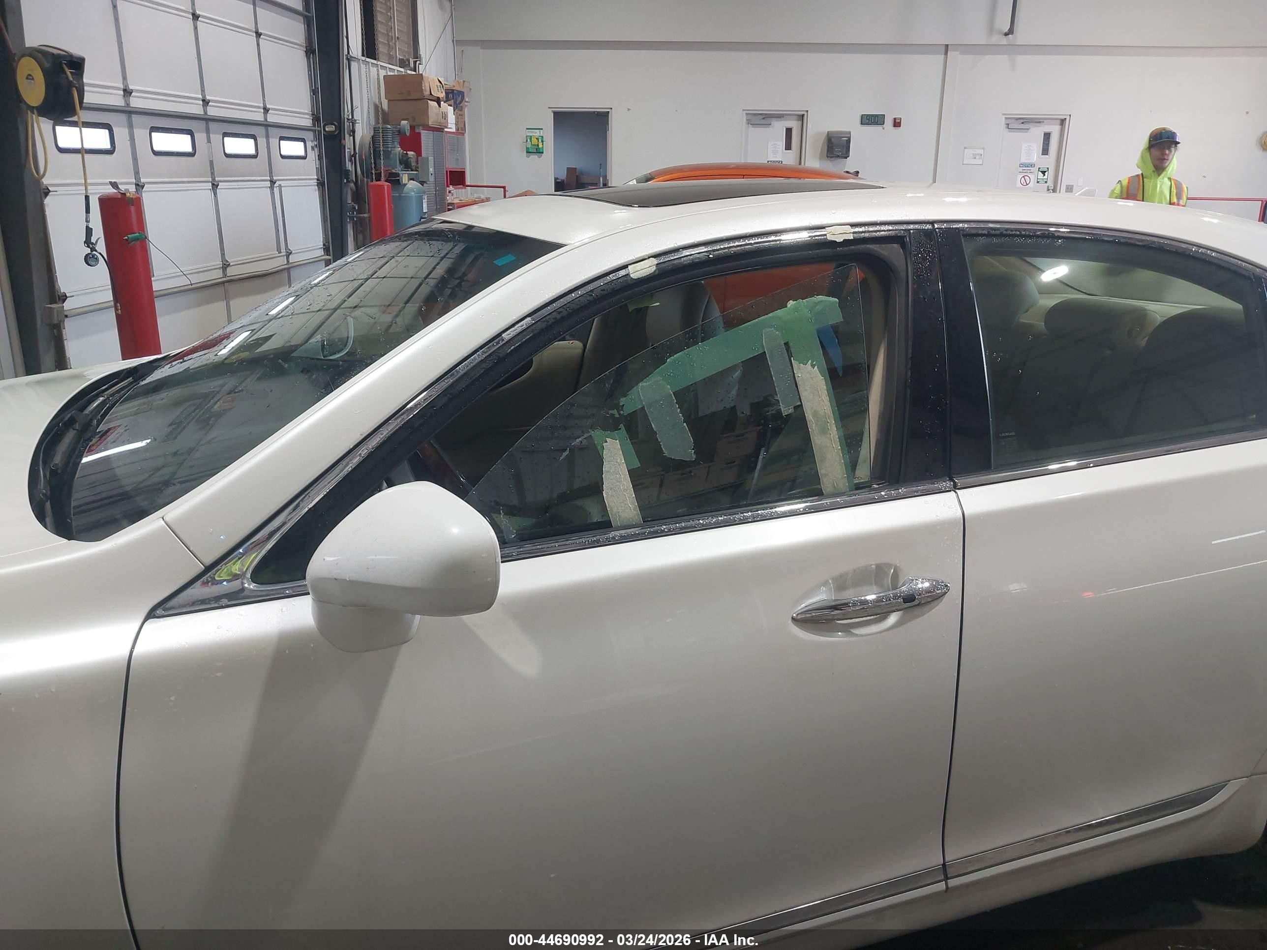 2009 Lexus Ls 460   White vin: JTHCL46FX95002327