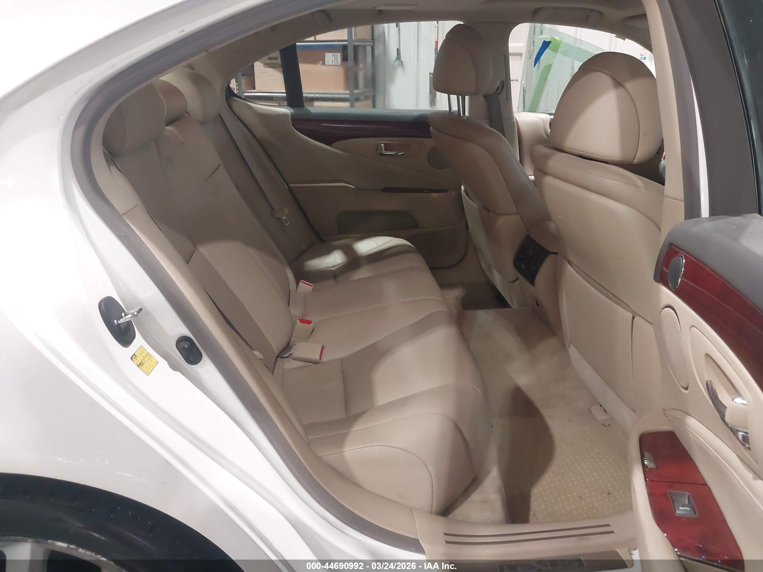 2009 Lexus Ls 460   White vin: JTHCL46FX95002327