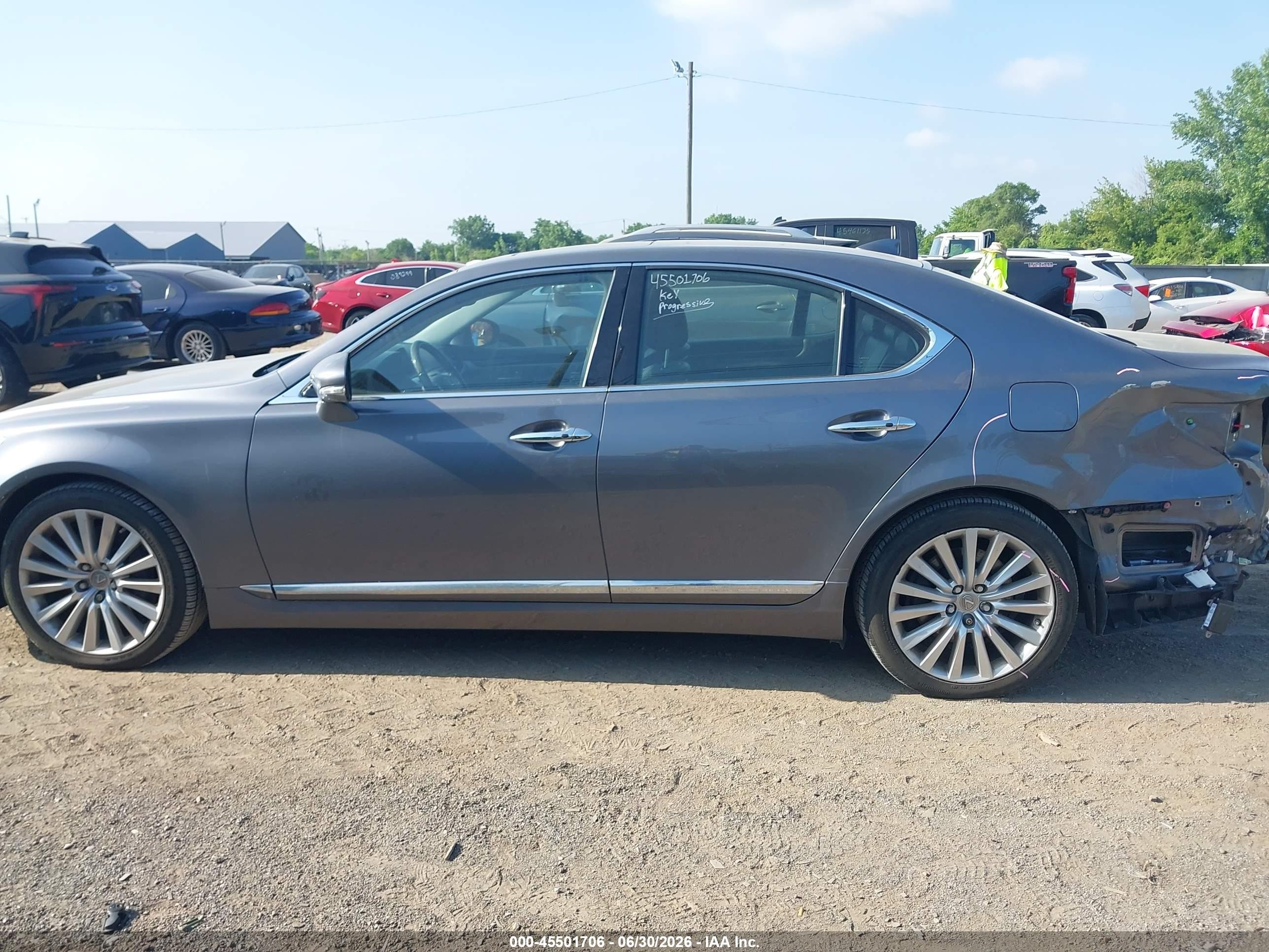 2014 Lexus Ls 460   Серый vin: JTHCL5EF2E5019818