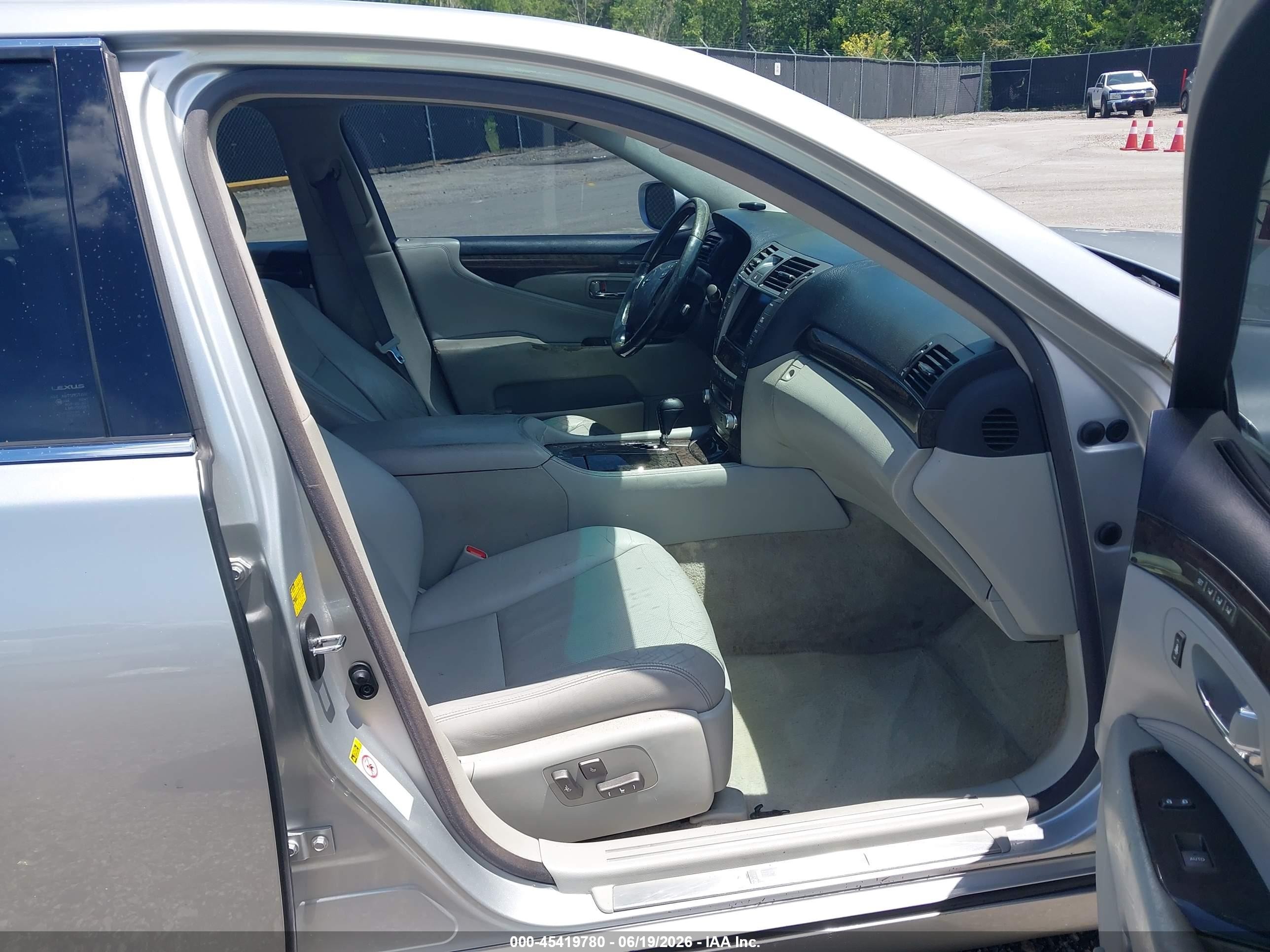 2012 Lexus Ls 460   Silver vin: JTHCL5EF3C5015029
