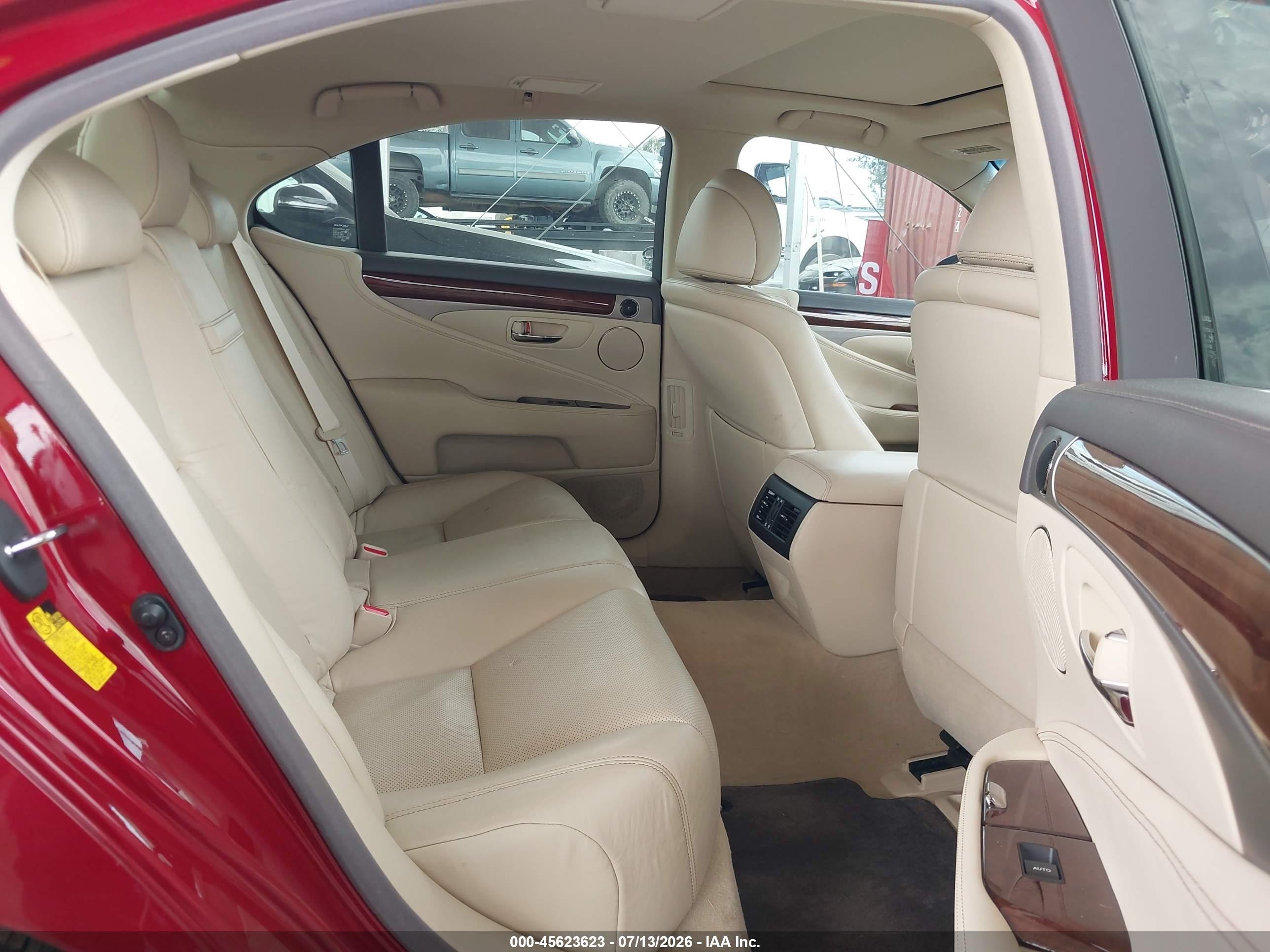 2013 Lexus Ls 460   Red vin: JTHCL5EF3D5017705