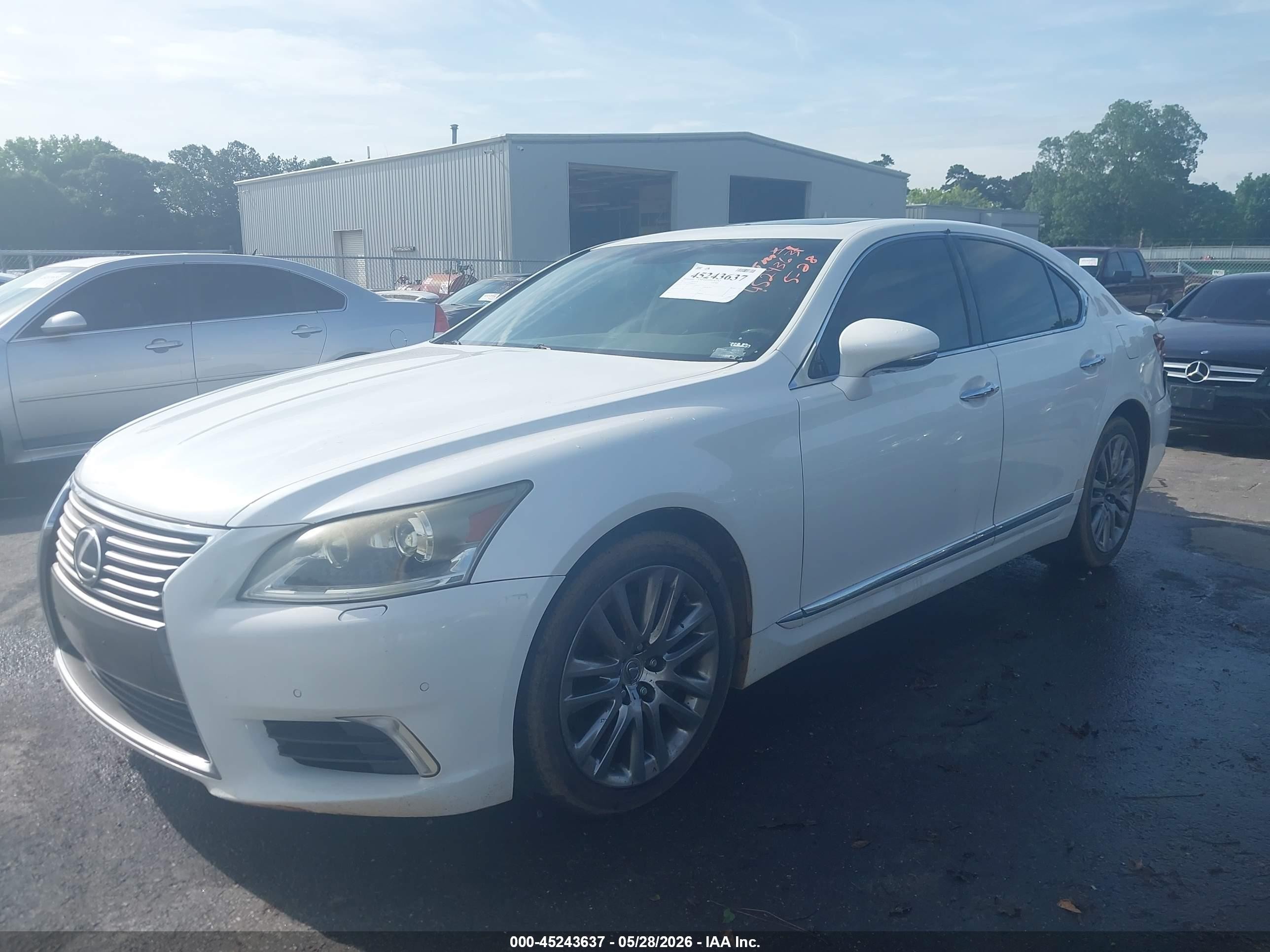2013 Lexus Ls 460   White vin: JTHCL5EF4D5019222