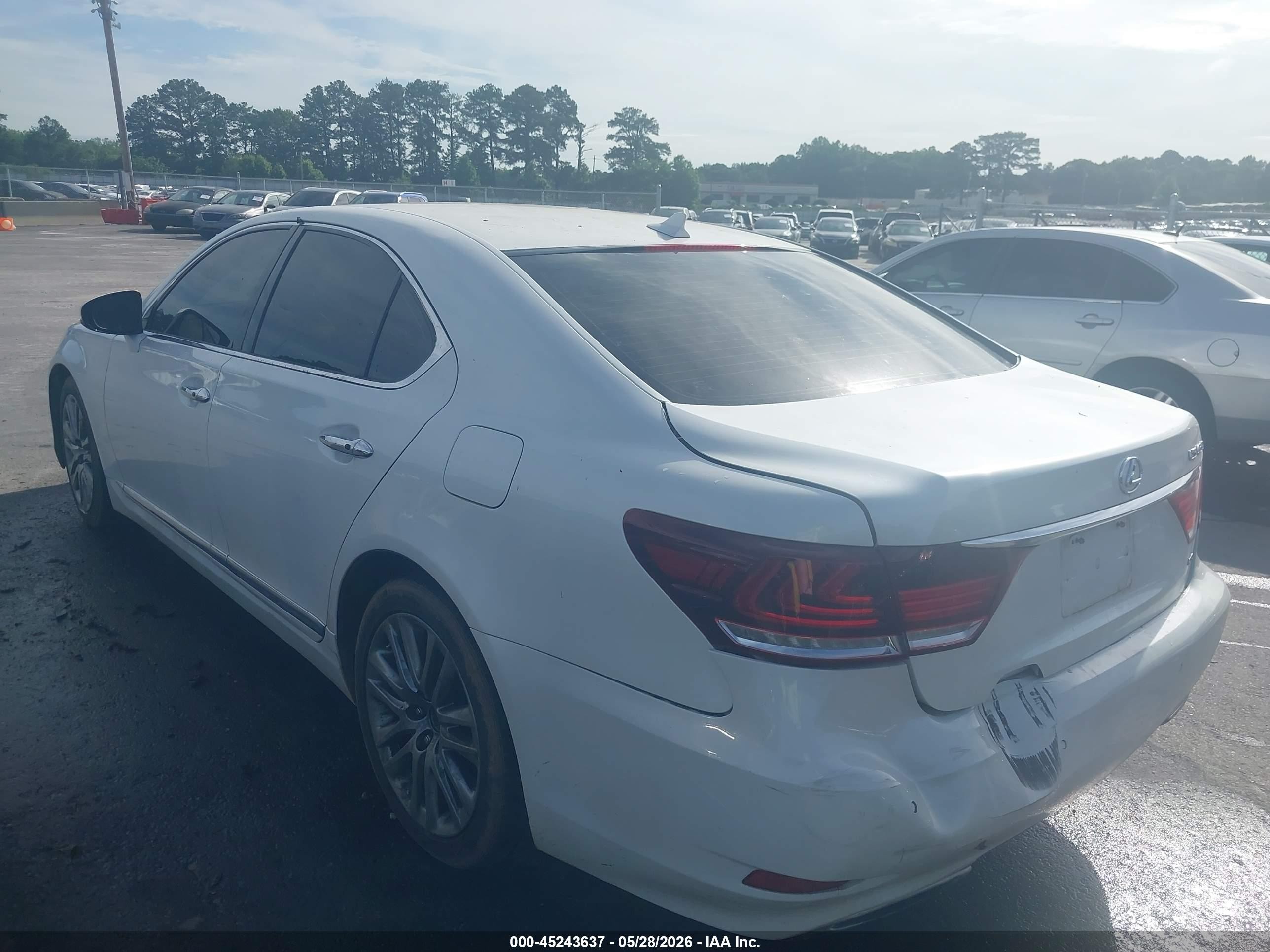 2013 Lexus Ls 460   White vin: JTHCL5EF4D5019222