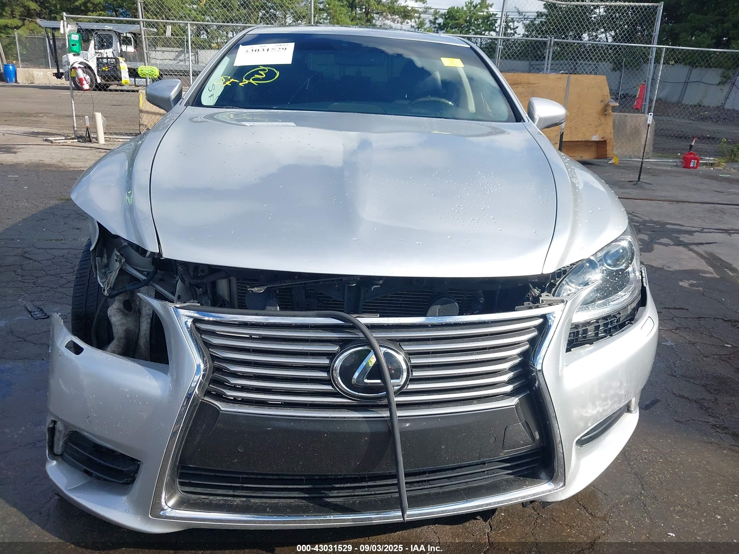 2013 Lexus Ls 460 Серебряный vin: JTHCL5EF4D5019317
