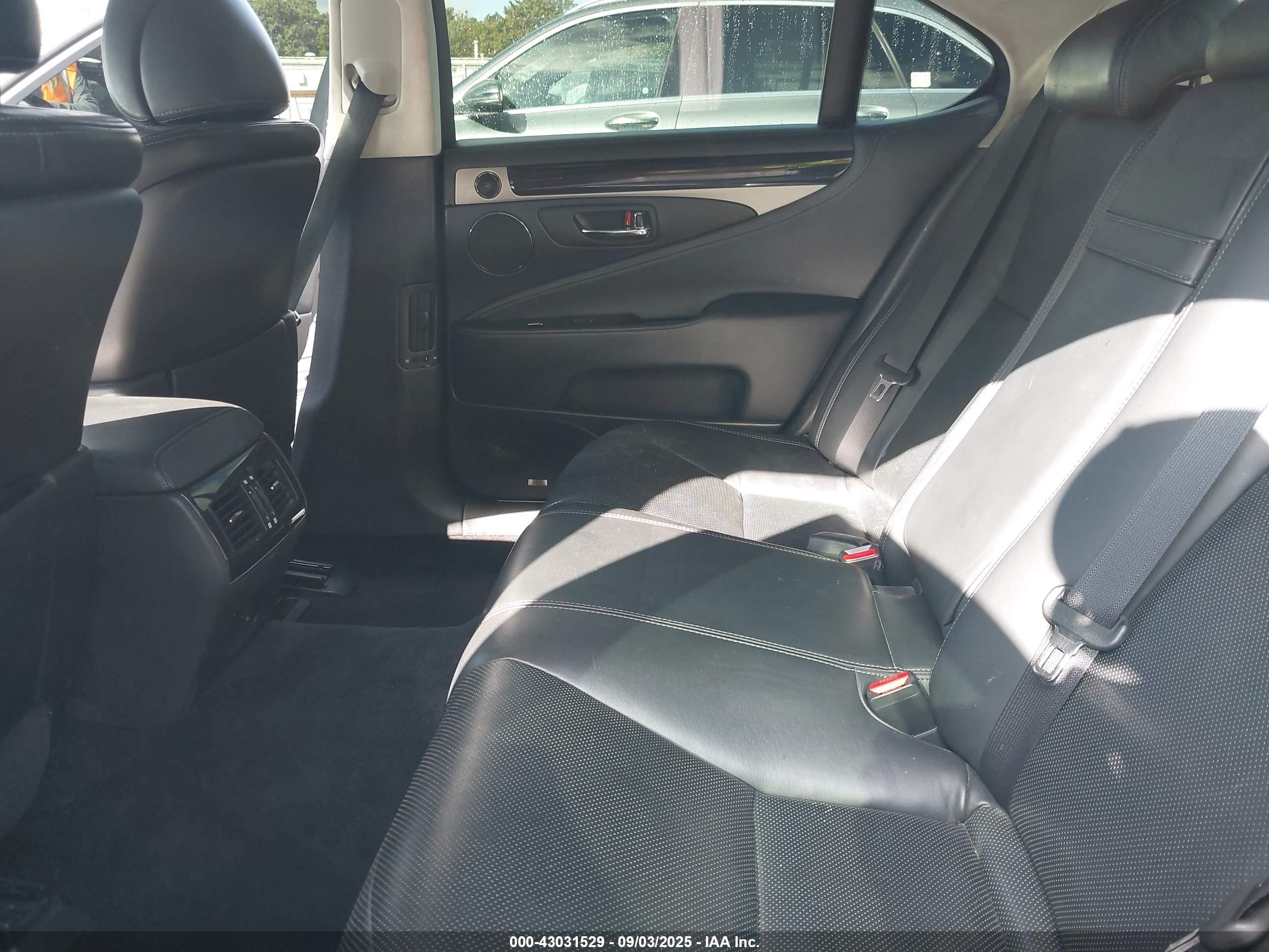 2013 Lexus Ls 460 Серебряный vin: JTHCL5EF4D5019317