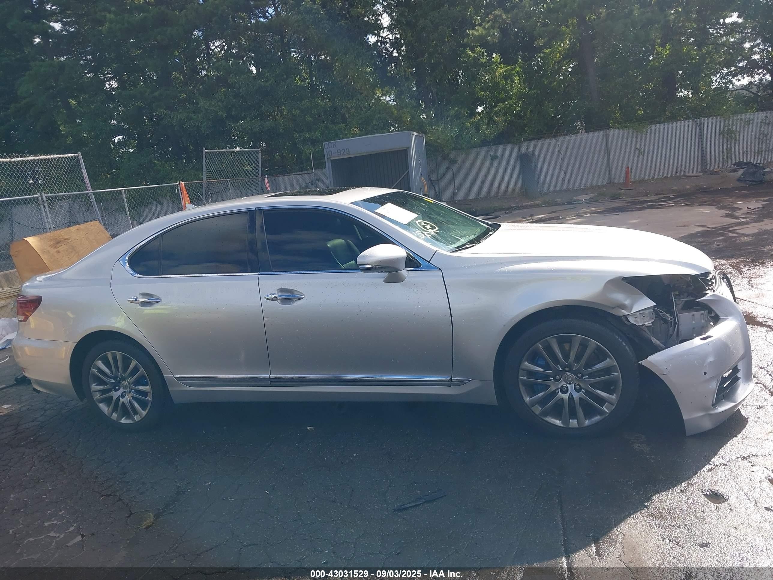 2013 Lexus Ls 460 Серебряный vin: JTHCL5EF4D5019317