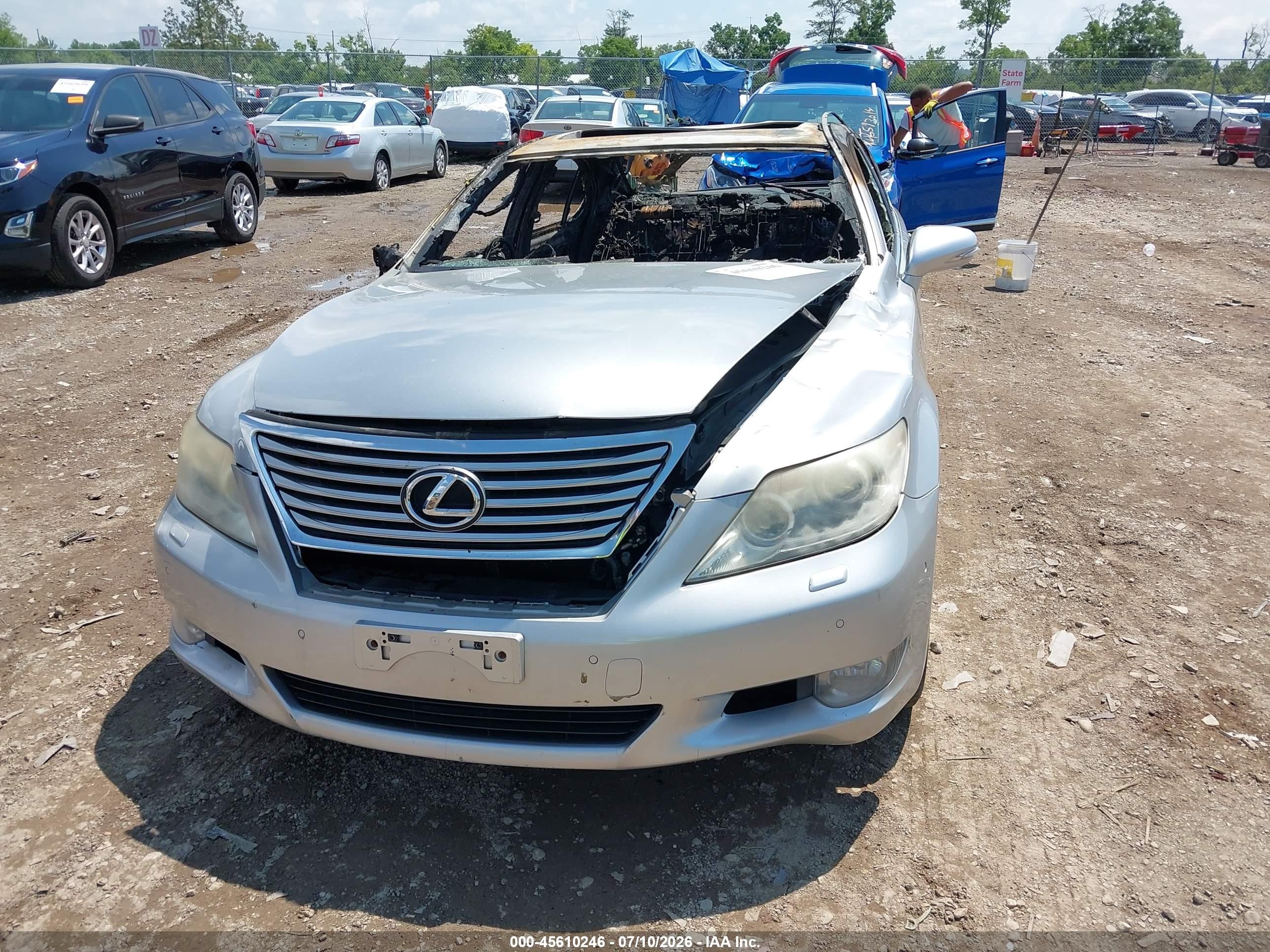 2010 Lexus Ls 460   Silver vin: JTHCL5EF5A5008211
