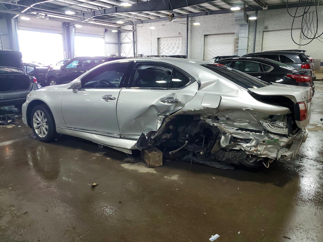 2010 Lexus Ls 460 Серебряный vin: JTHCL5EF6A5005527