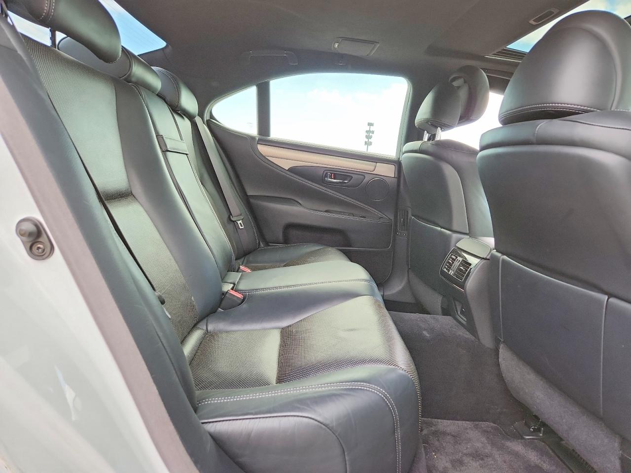 2014 Lexus Ls 460 White vin: JTHCL5EF6E5022821