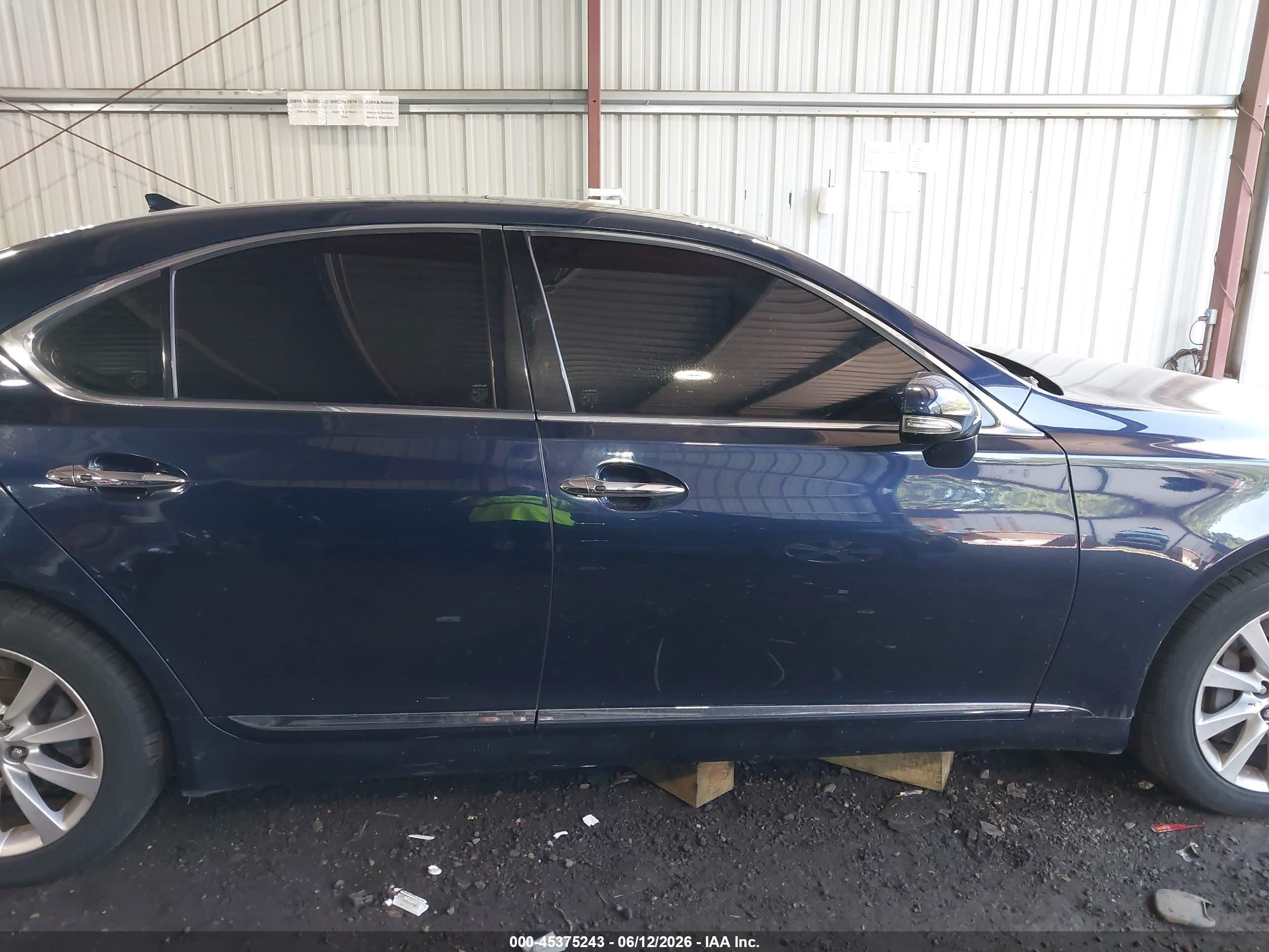 2010 Lexus Ls 460   Blue vin: JTHCL5EF8A5007862